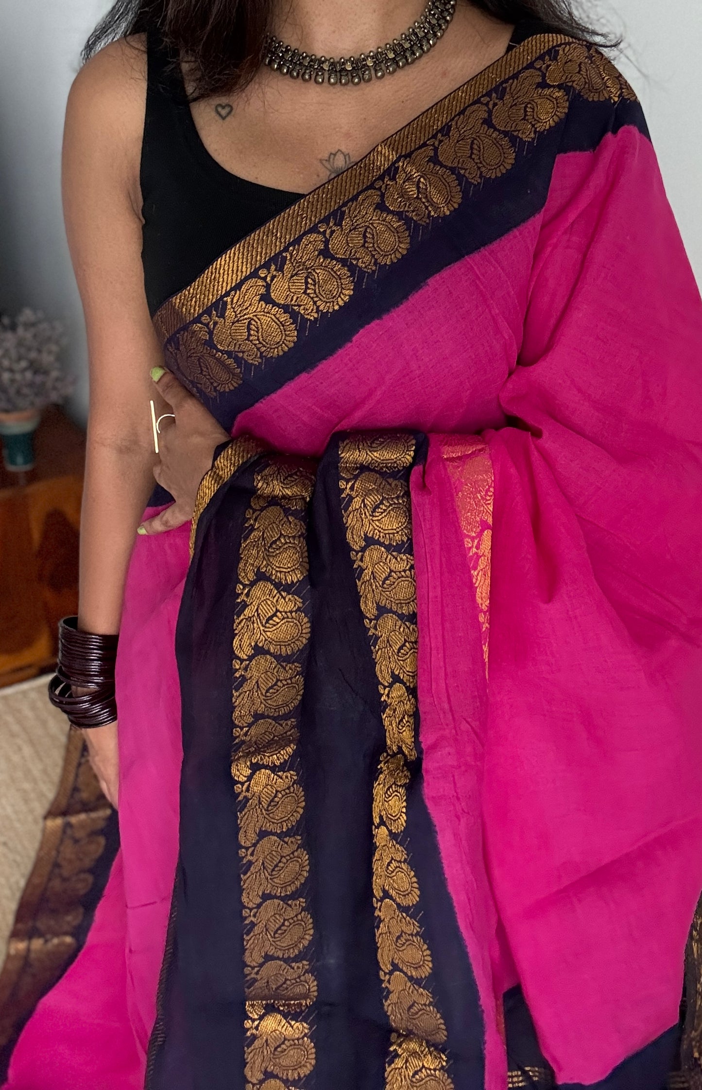 Hot pink and dark blue sungudi with double peacock motif rettai pettu wide border