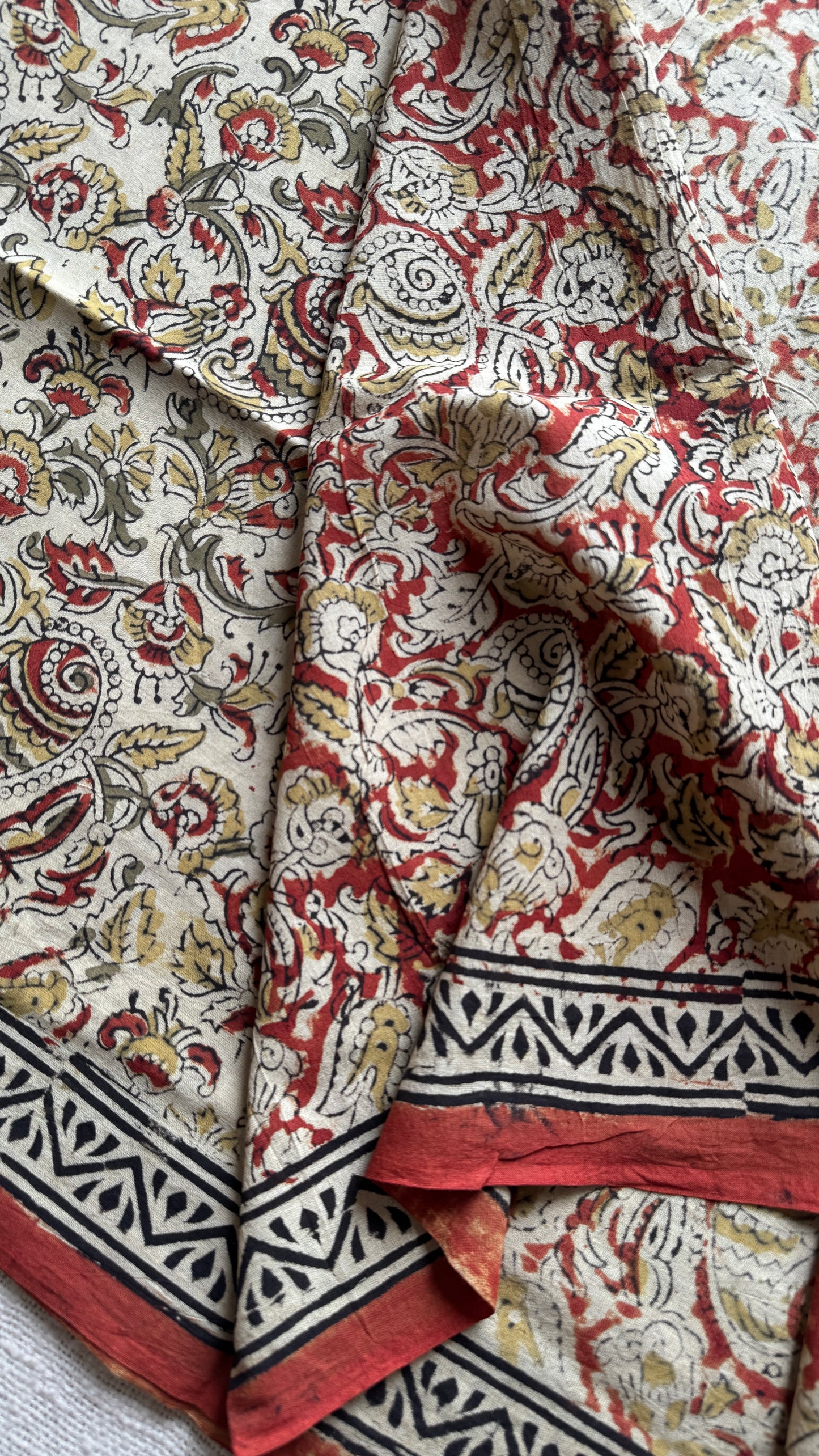 Cream kalamkari, floral vines, floral motif pallu