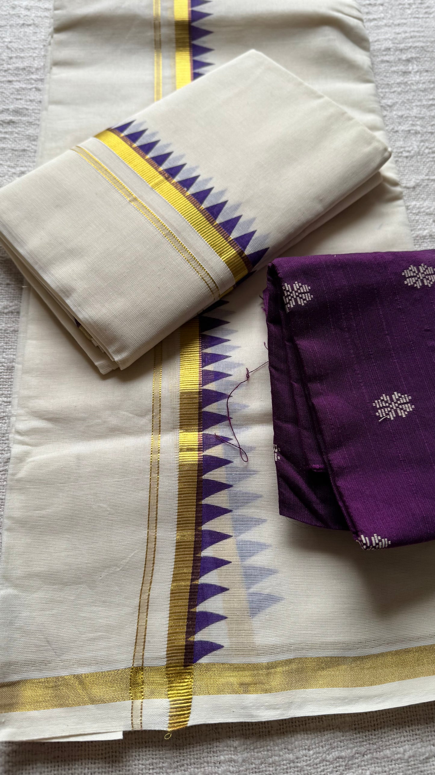 Set mund with temple border, violet with ivory and gold - YCON25KCST12