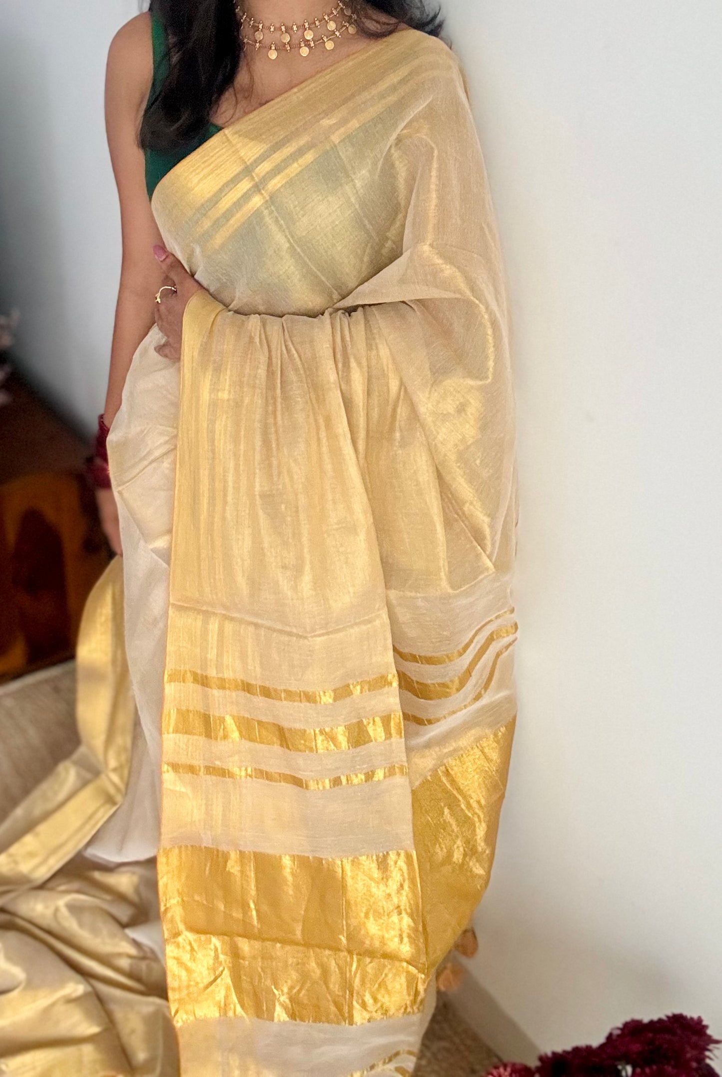 Gold tones in tissue linen - YCON25BCTL55