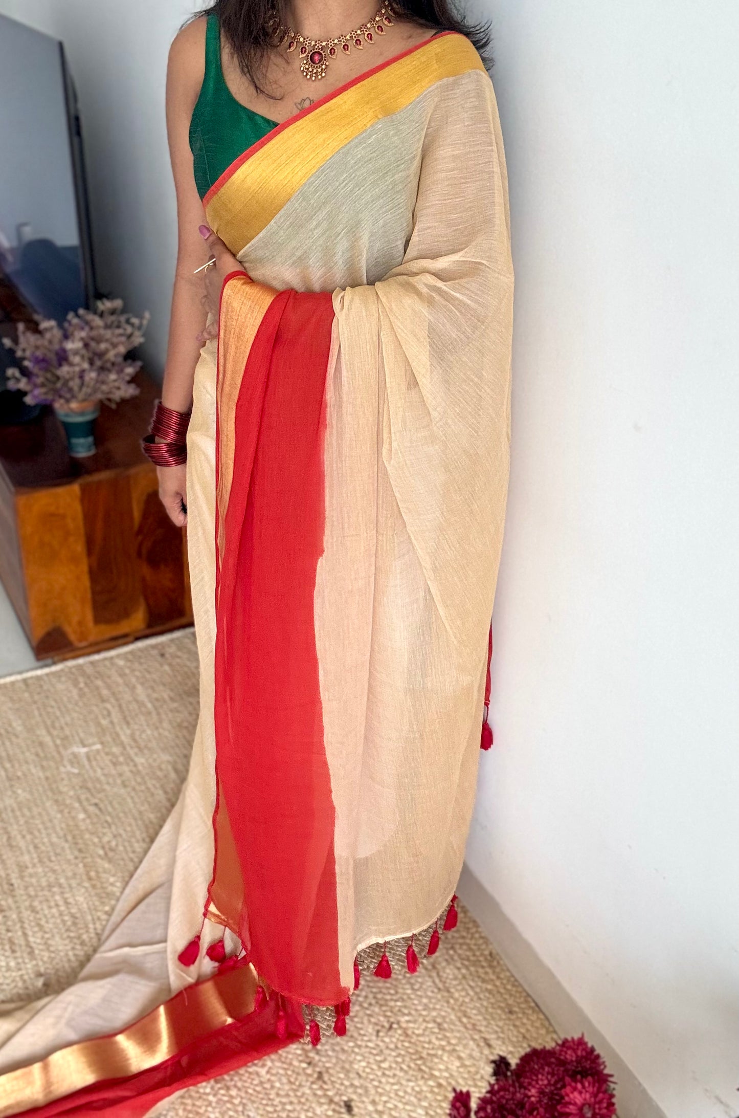 Sandal with dyed dark red and antique gold border, mul cotton - YCON25BCM44