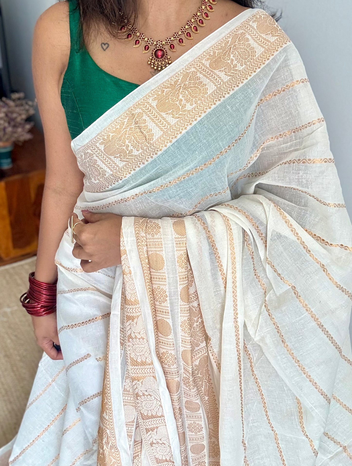 Mayilrudra - veldhaari pattern, broad motif, ivory & gold, soft cotton - YCON25COTN86