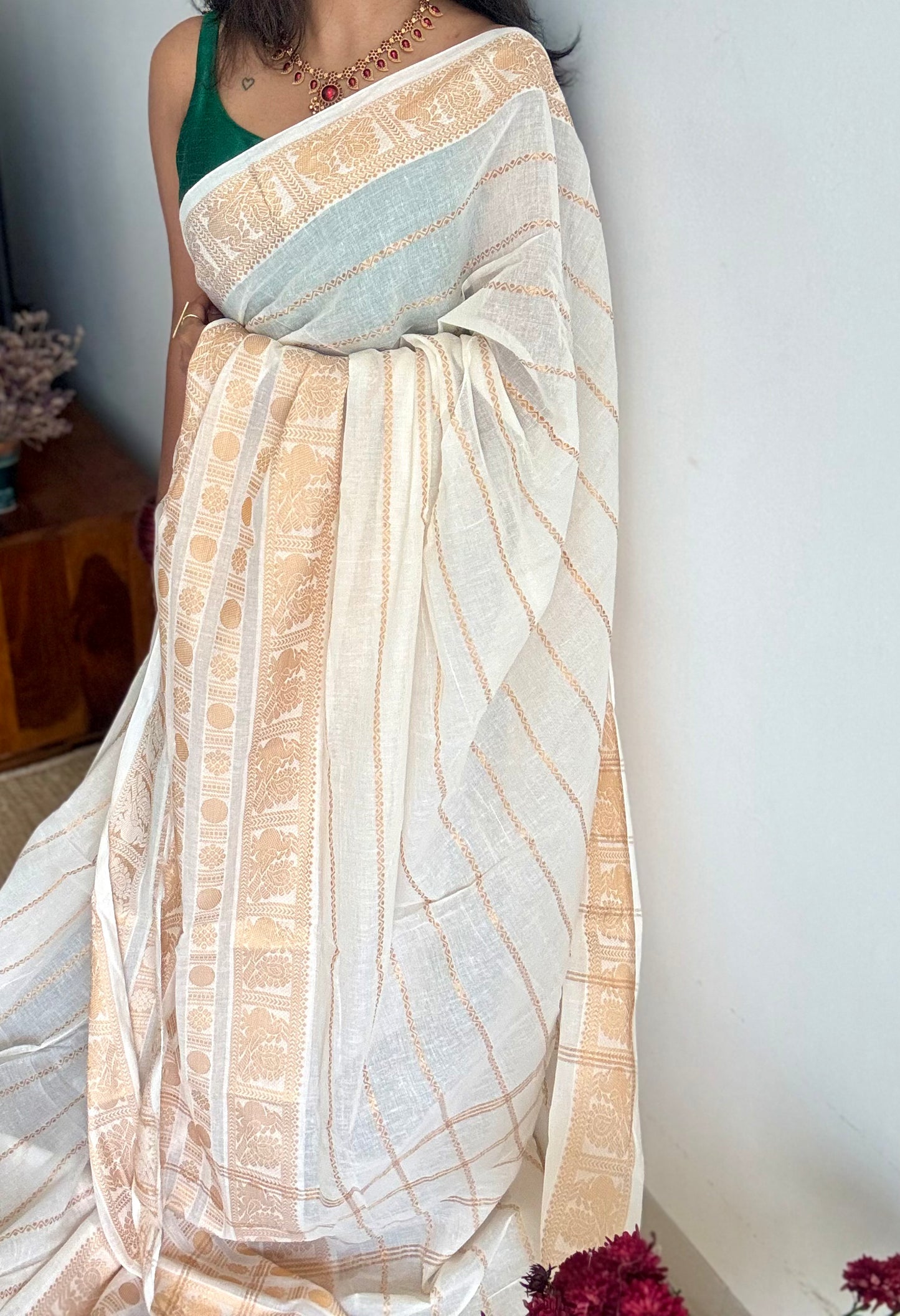 Mayilrudra - veldhaari pattern, broad motif, ivory & gold, soft cotton - YCON25COTN86