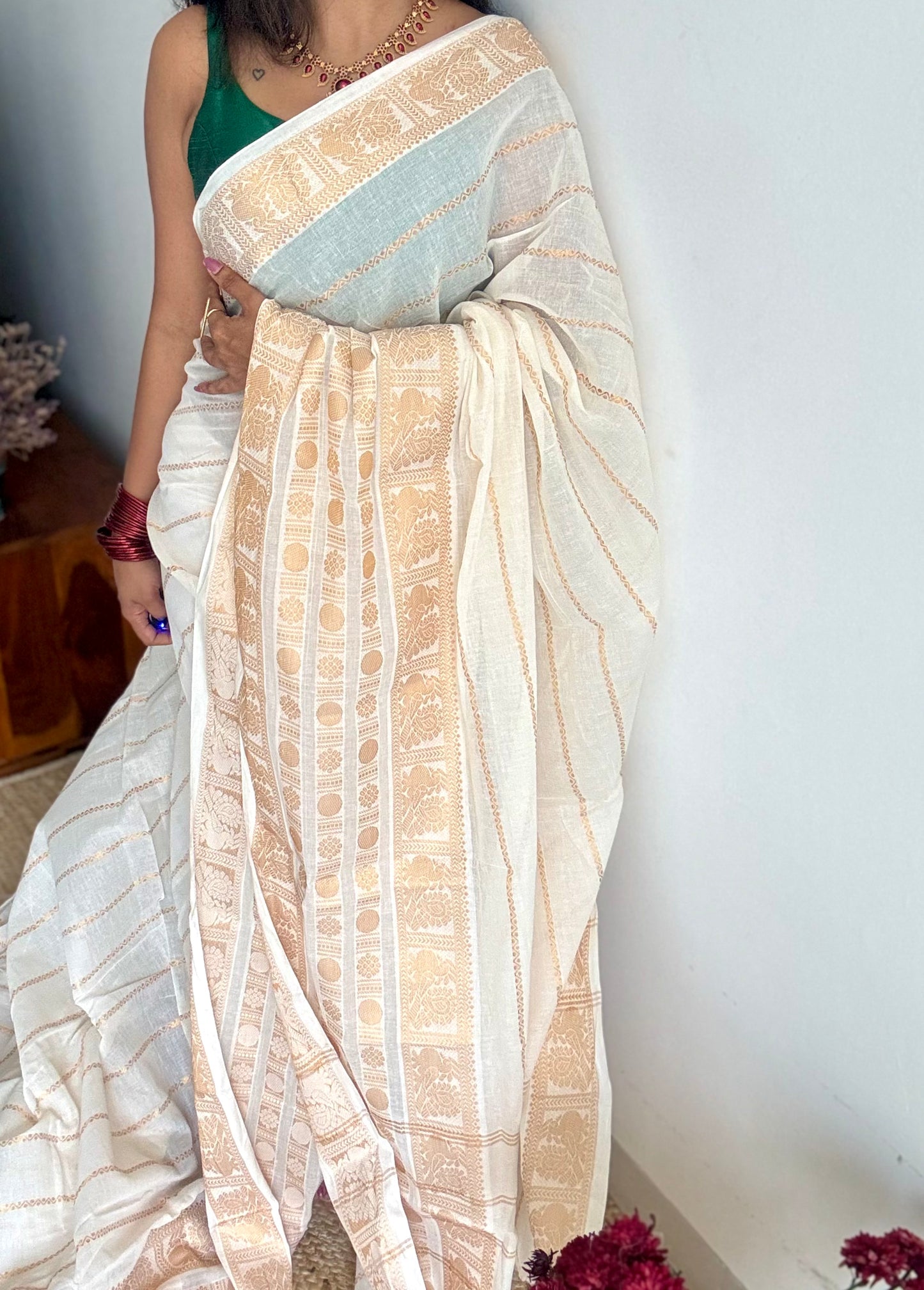 Mayilrudra - veldhaari pattern, broad motif, ivory & gold, soft cotton - YCON25COTN86