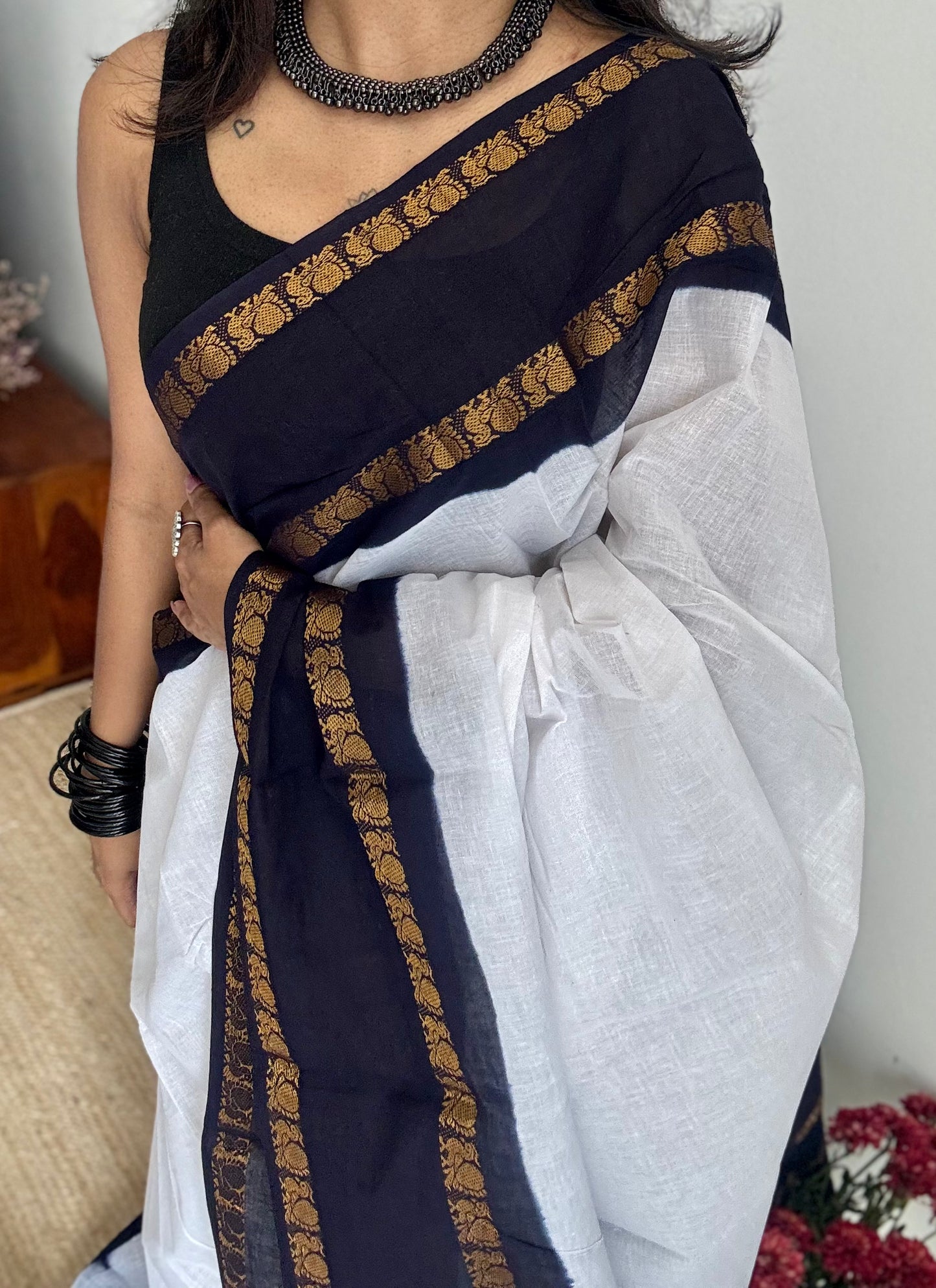 White and black rettaipettu border, Madurai cotton - YCON25COTN92