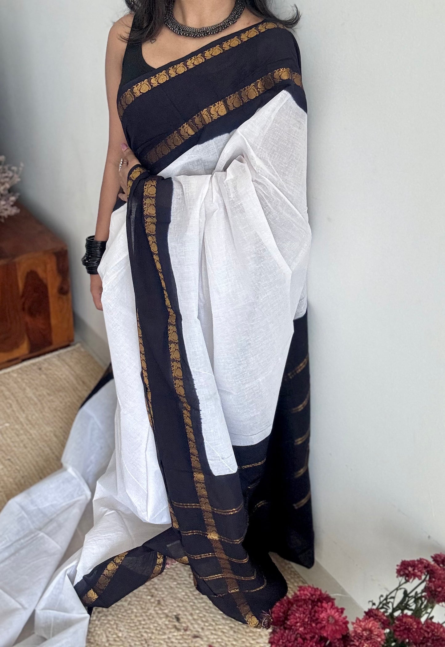 White and black rettaipettu border, Madurai cotton - YCON25COTN92