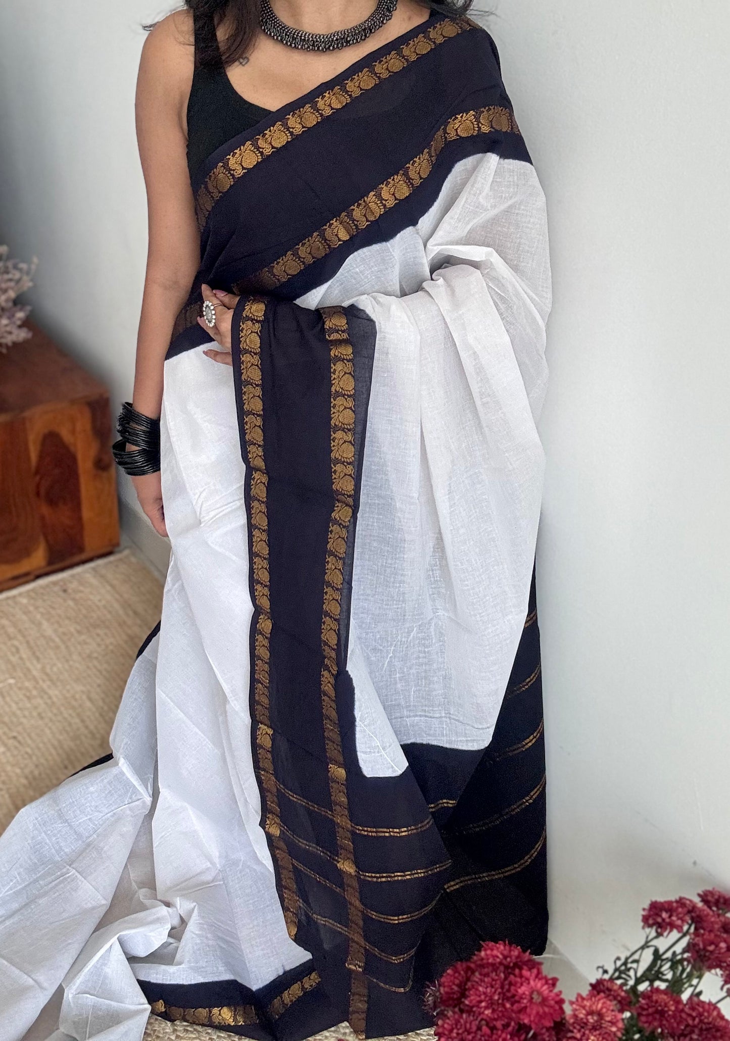 White and black rettaipettu border, Madurai cotton - YCON25COTN92