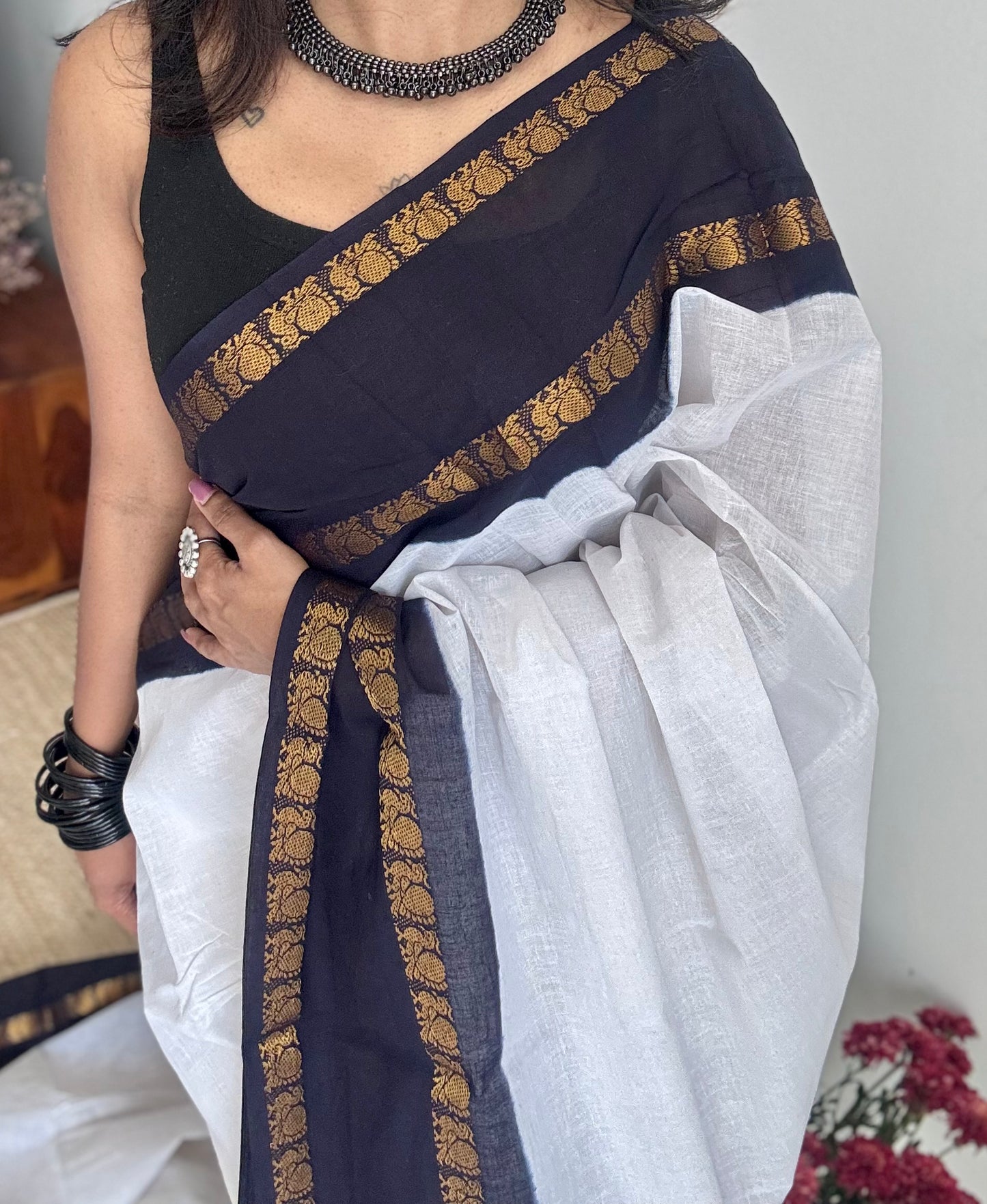 White and black rettaipettu border, Madurai cotton - YCON25COTN92