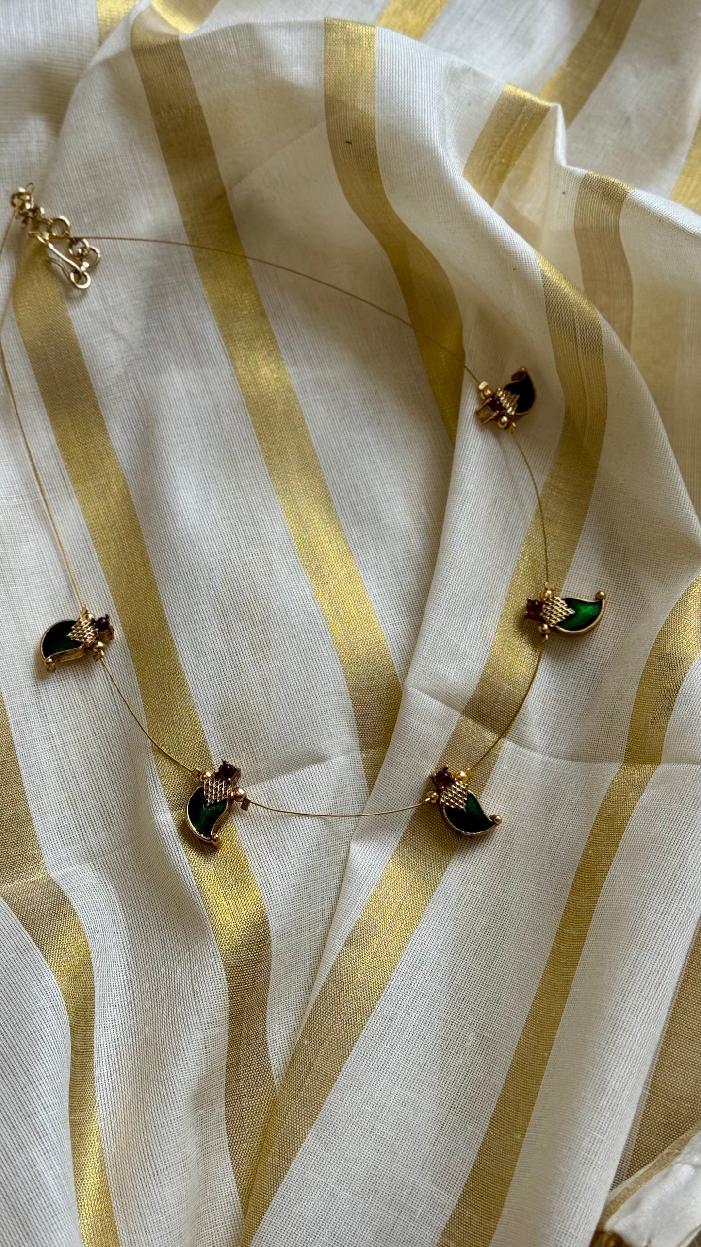 Small palakka pendants in invisible chain - YCAGC07