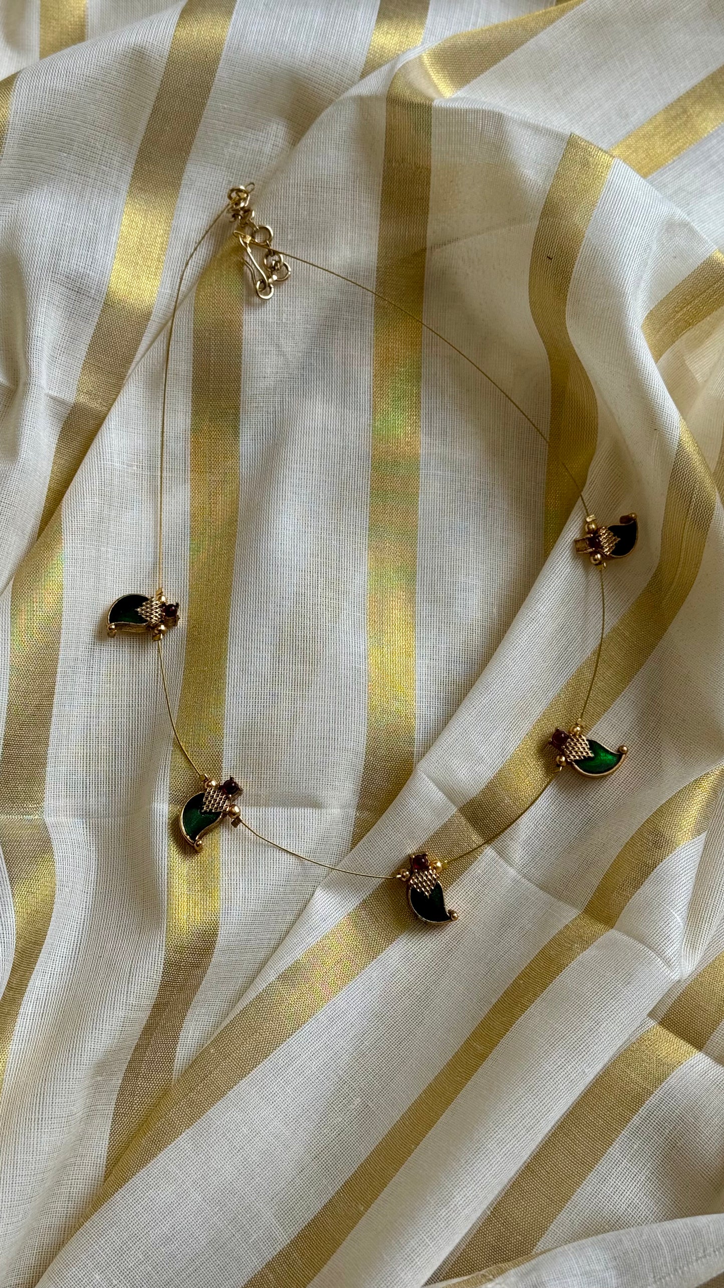 Small palakka pendants in invisible chain - YCAGC07