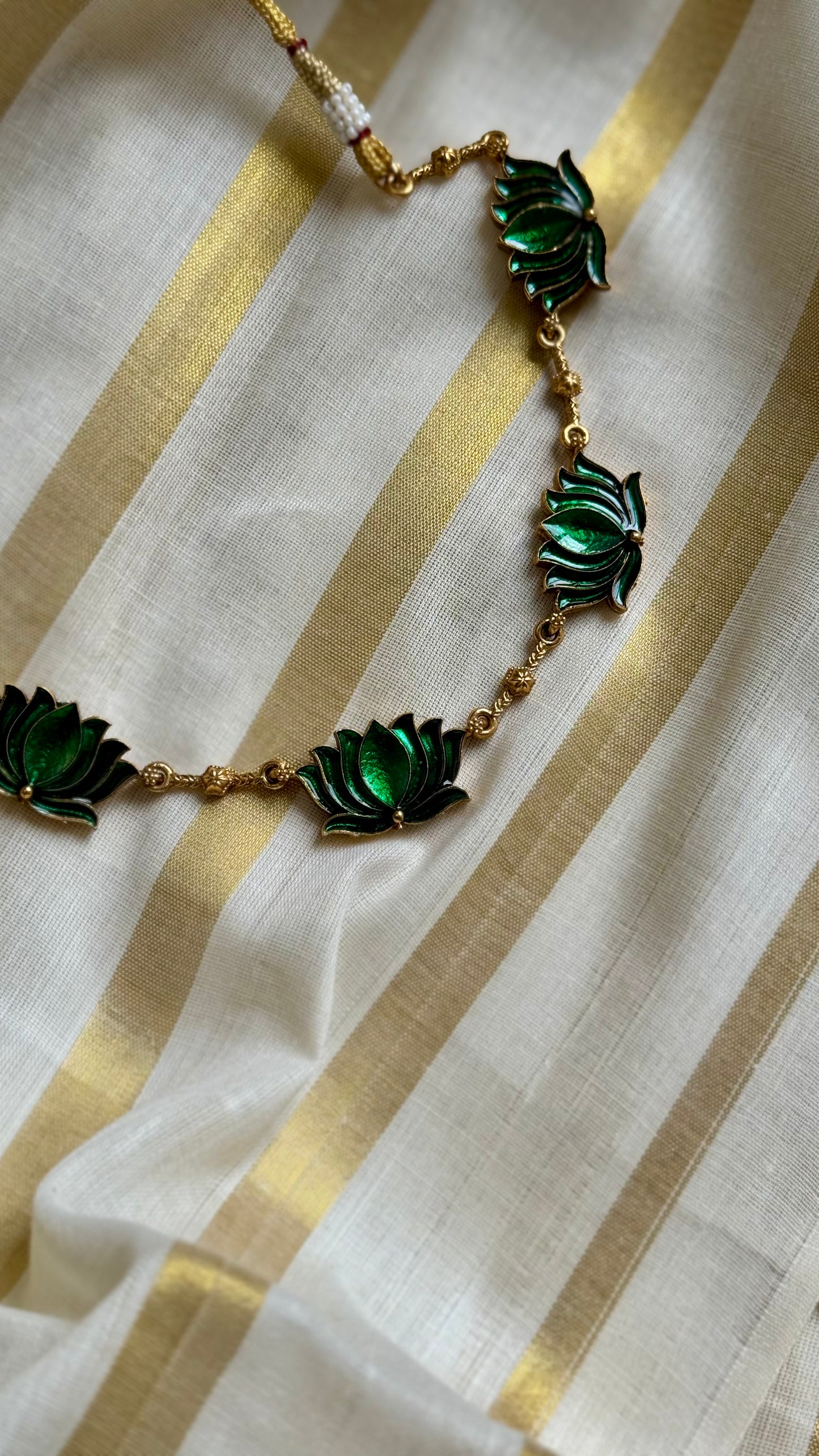 Dark green lotus pendant necklace - YCAGC46