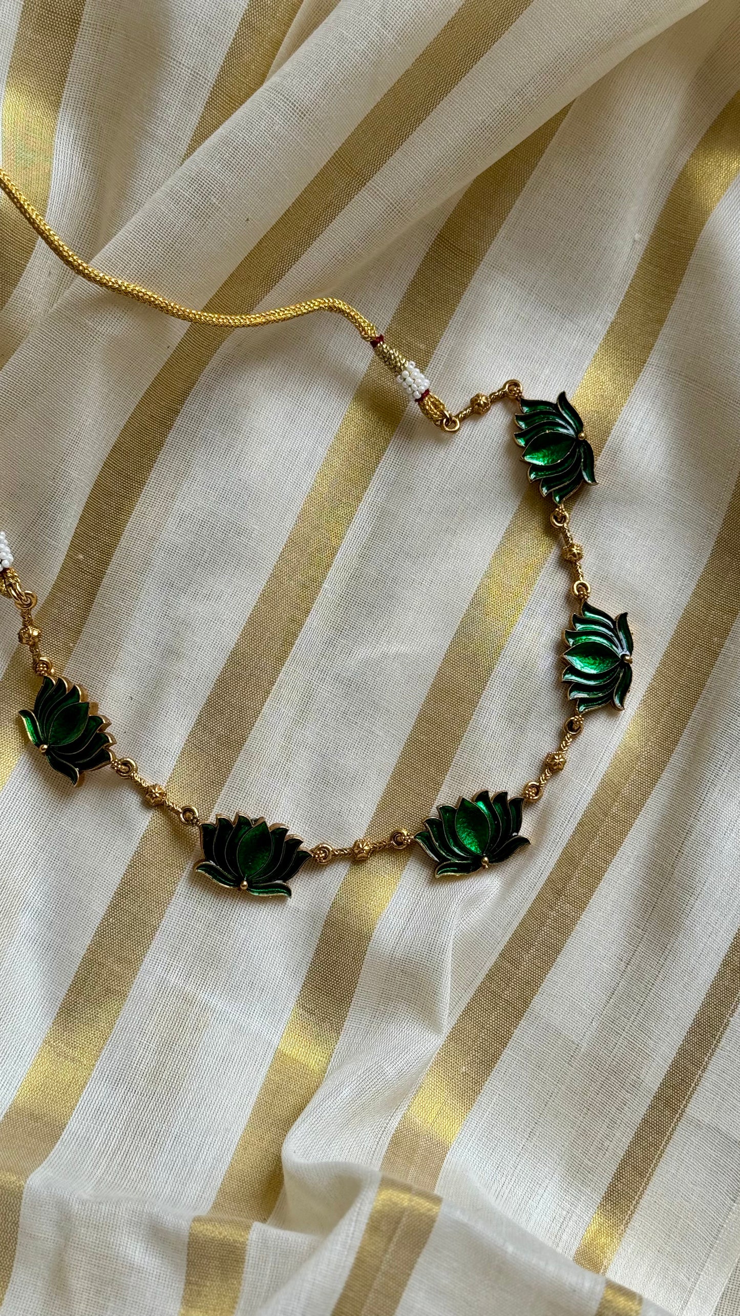 Dark green lotus pendant necklace - YCAGC46
