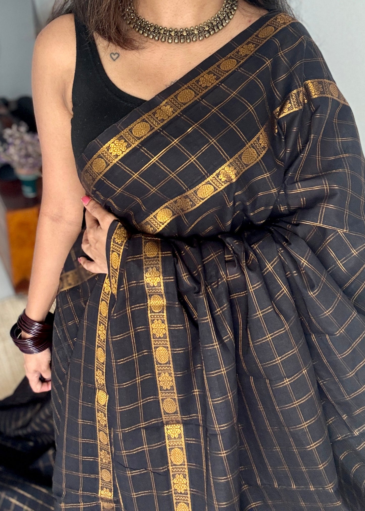 Black adayar zari kattam, sungudi cotton, with contrast blouse fabric - YCCOTNAZKR01