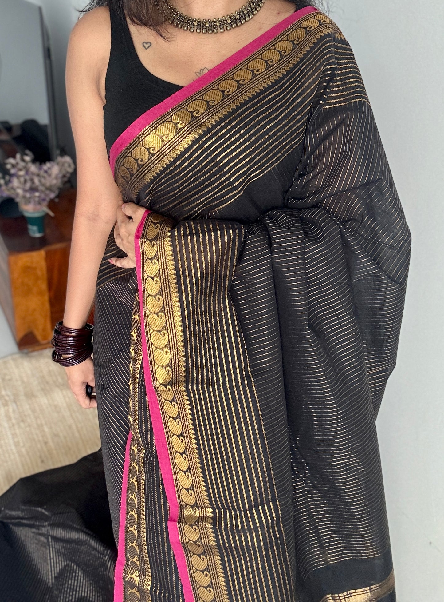 Black with gold stripes, pink motif border - Kanchi Cotton - YCCOTNCLS01