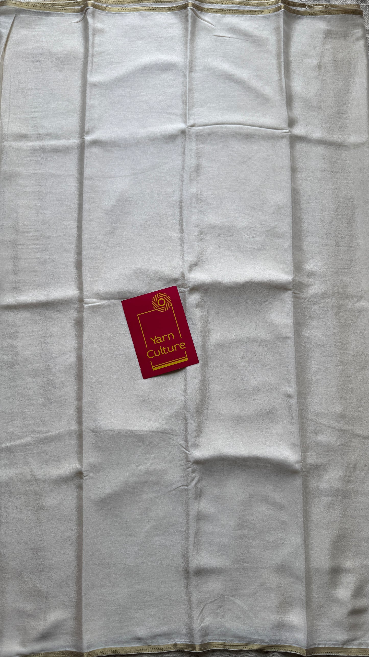 Noor - Ivory whispers & golden grace, chinon
