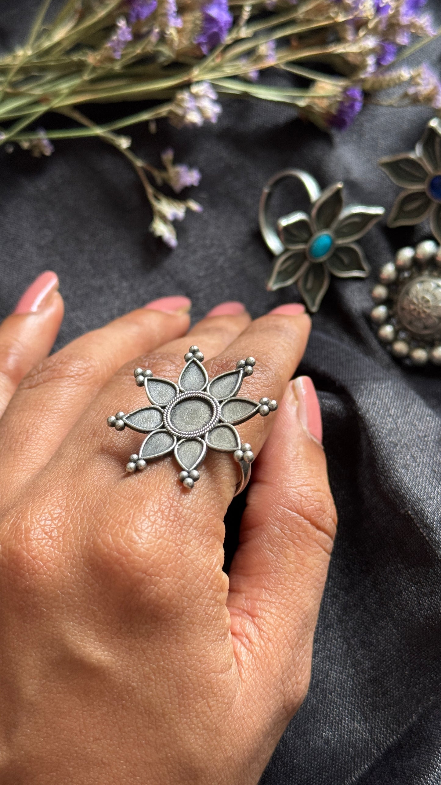 Antique Bloom - Adjustable Floral Ring