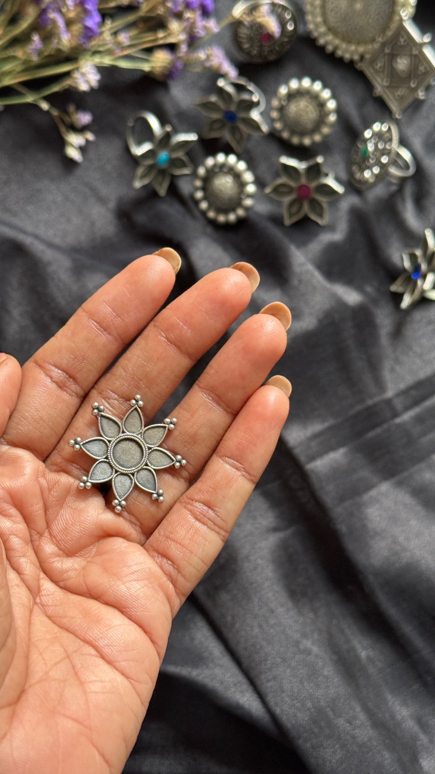 Antique Bloom - Adjustable Floral Ring