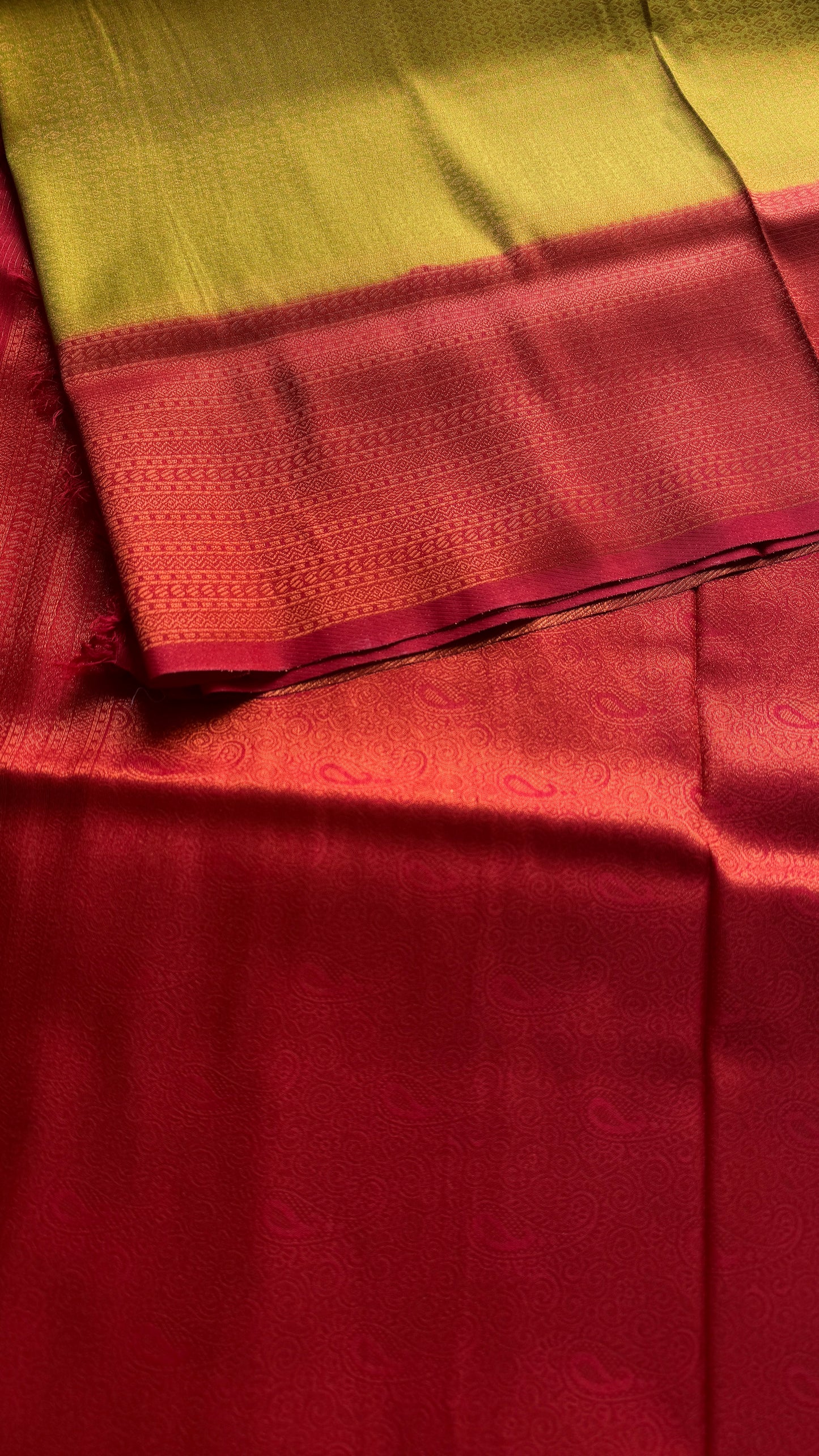 Varnika - Light green with red, semi-silk YCDOSKS06