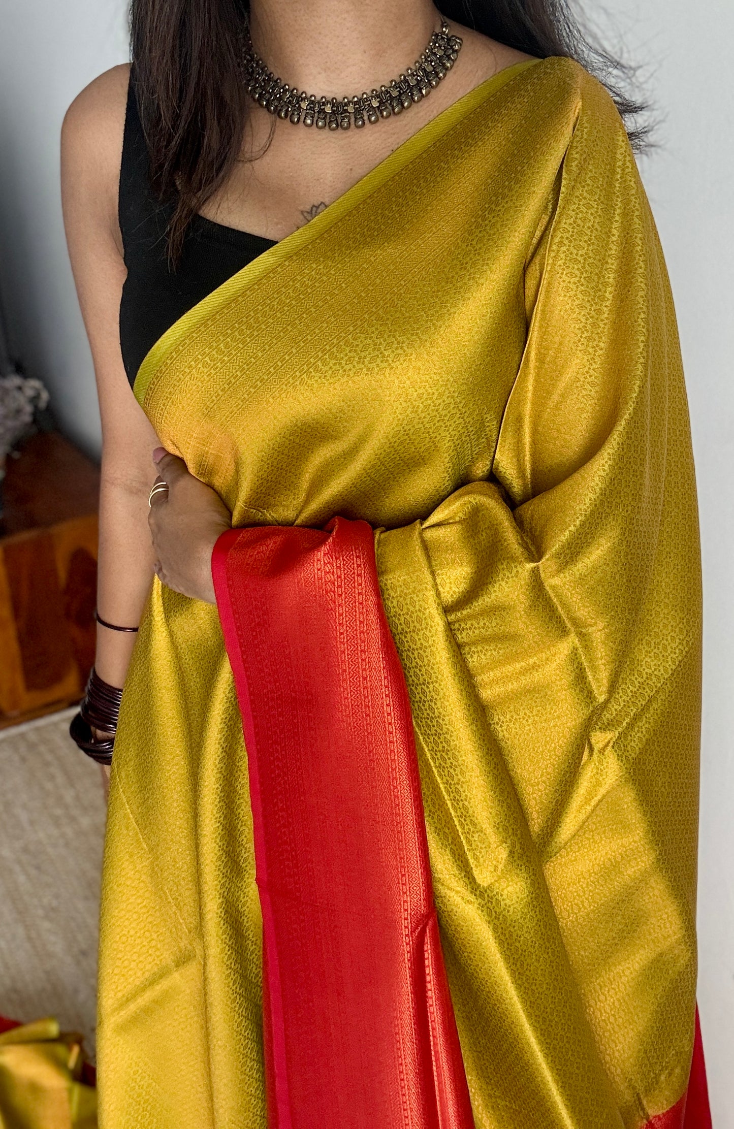 Varnika - Light green with red, semi-silk YCDOSKS06