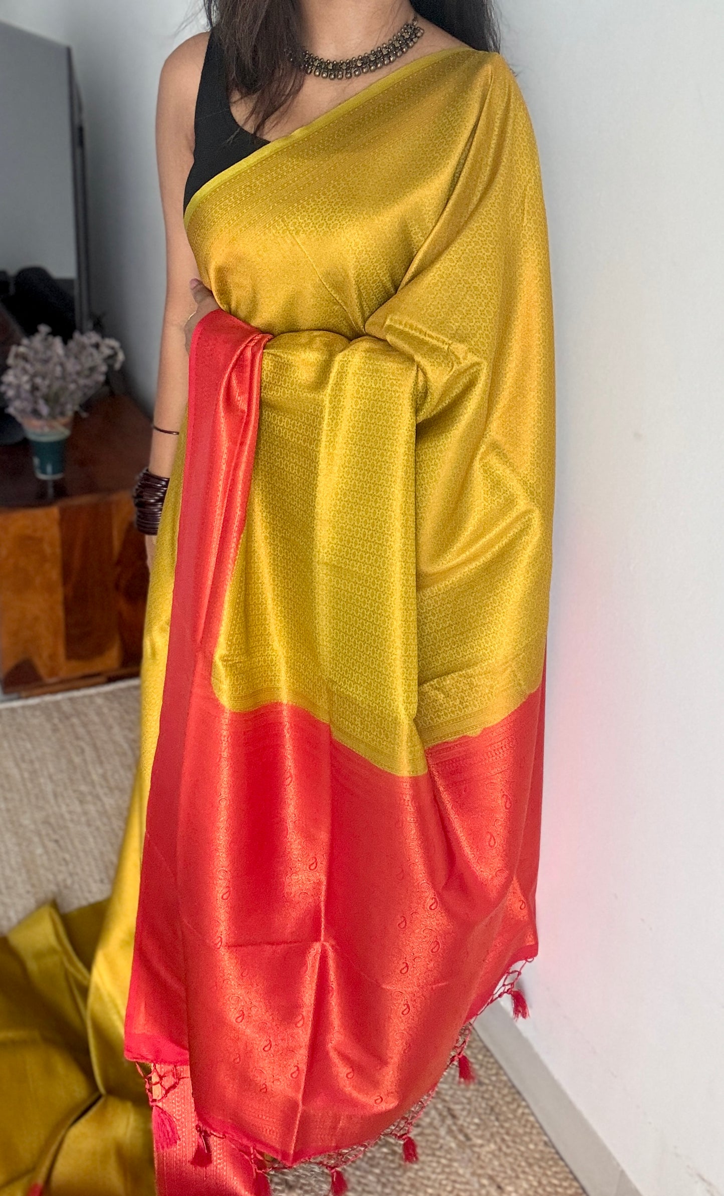 Varnika - Light green with red, semi-silk YCDOSKS06