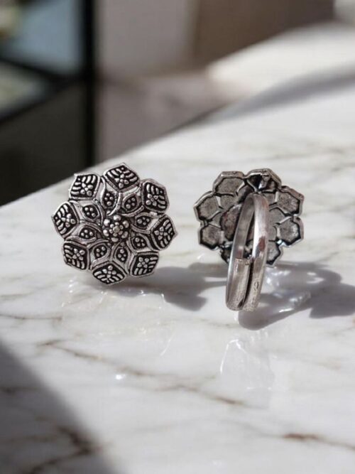 Adjustable toe ring, oxidised silver - YCOSTR551