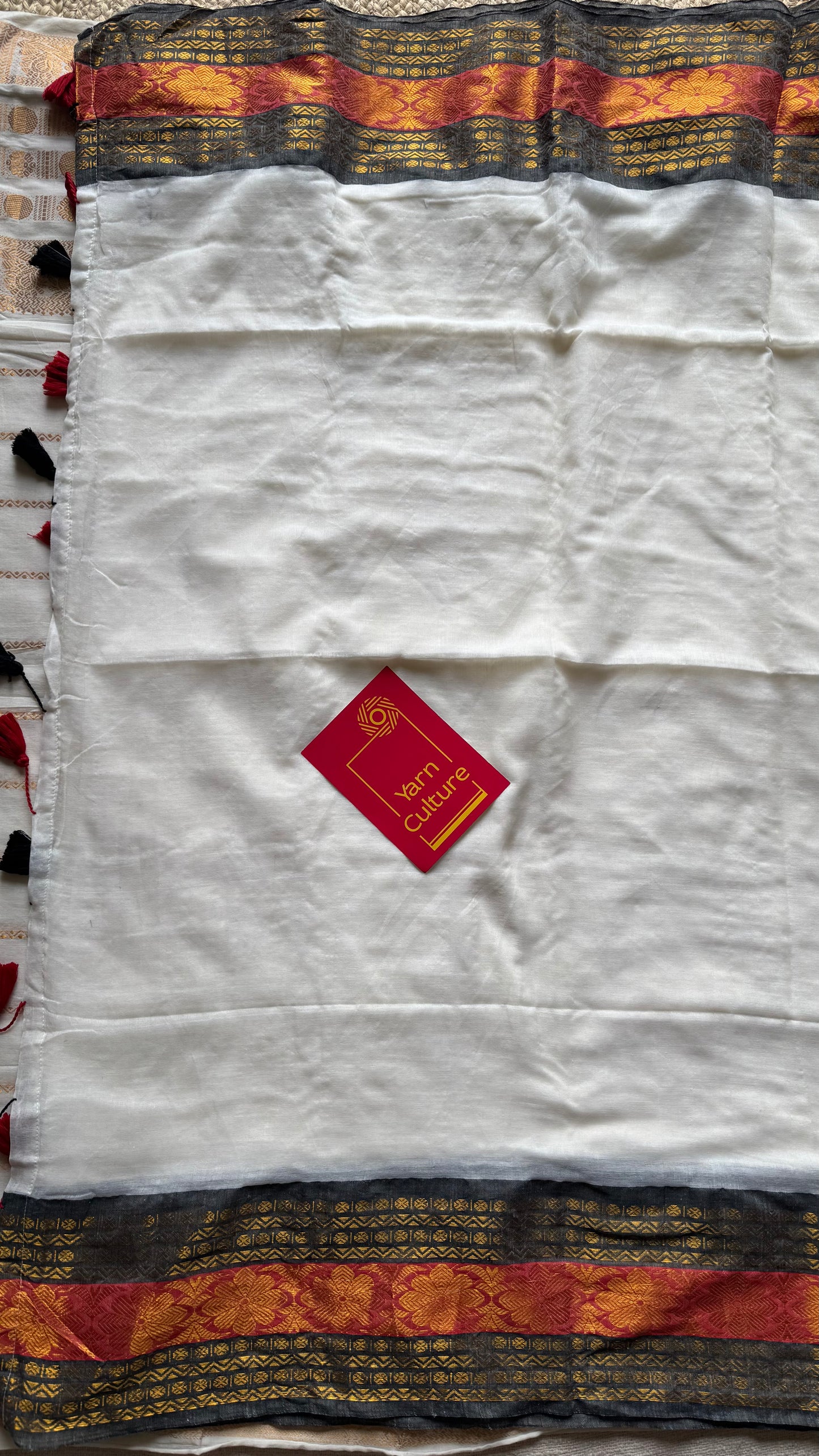 Ivory mul saree, dark grey and red kanchi border - YCIEON154