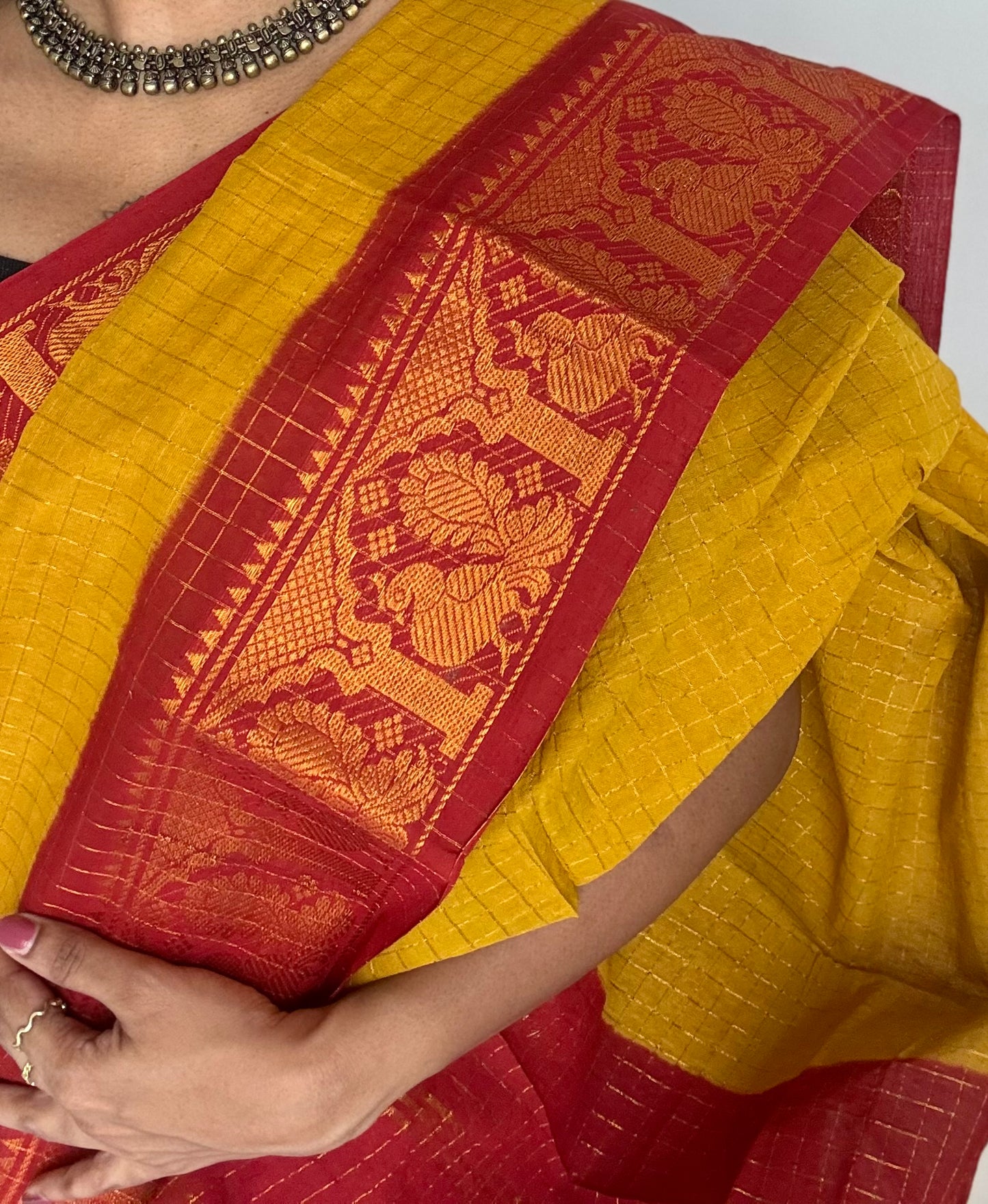 Light green with red contrast zari checkered sungudi, kattuchayam dyed madurai cotton - YCCOTNMSAP196