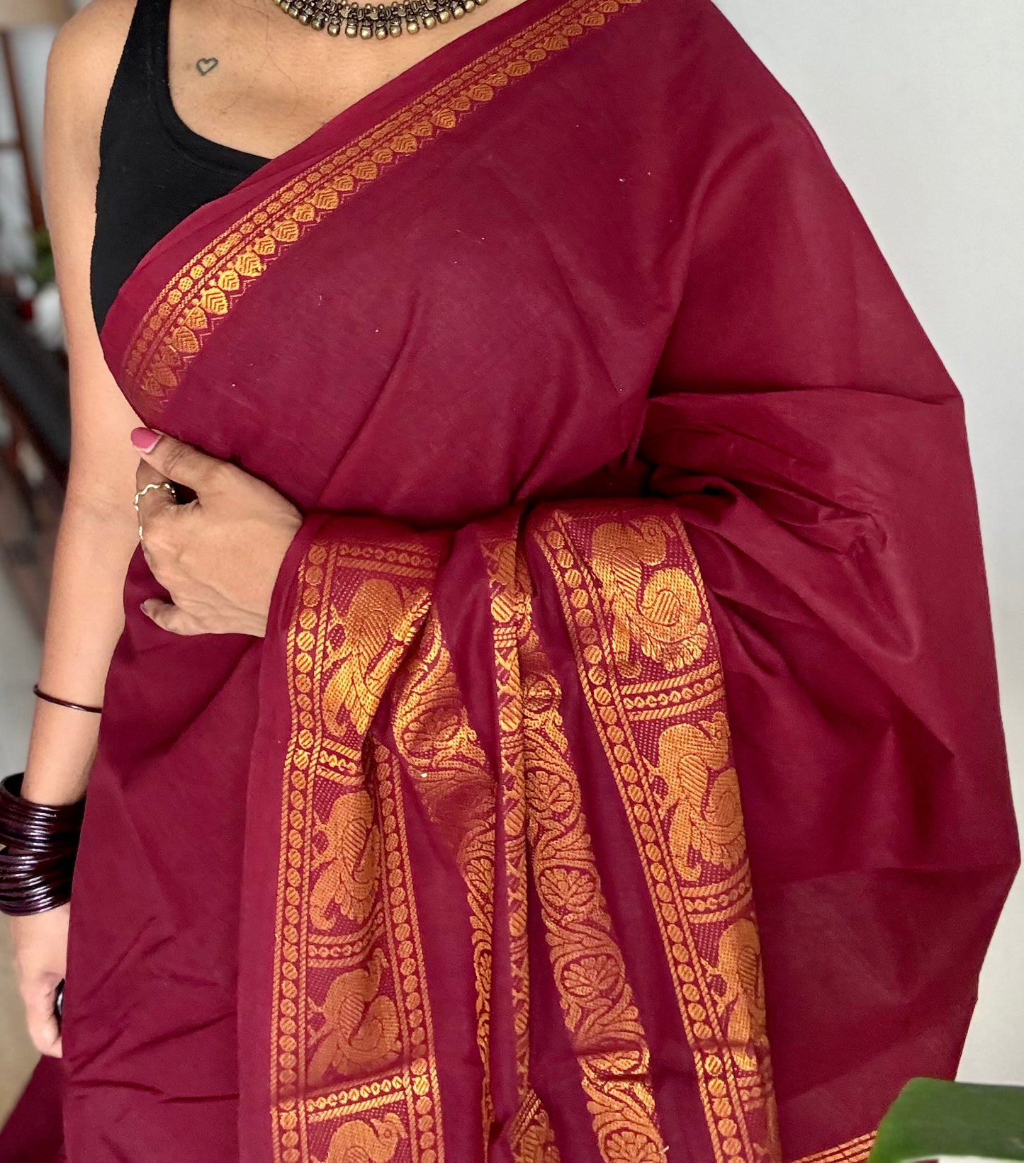 Maroon long border sungudi, kattuchayam dyed madurai cotton - YCCOTNMSAP131