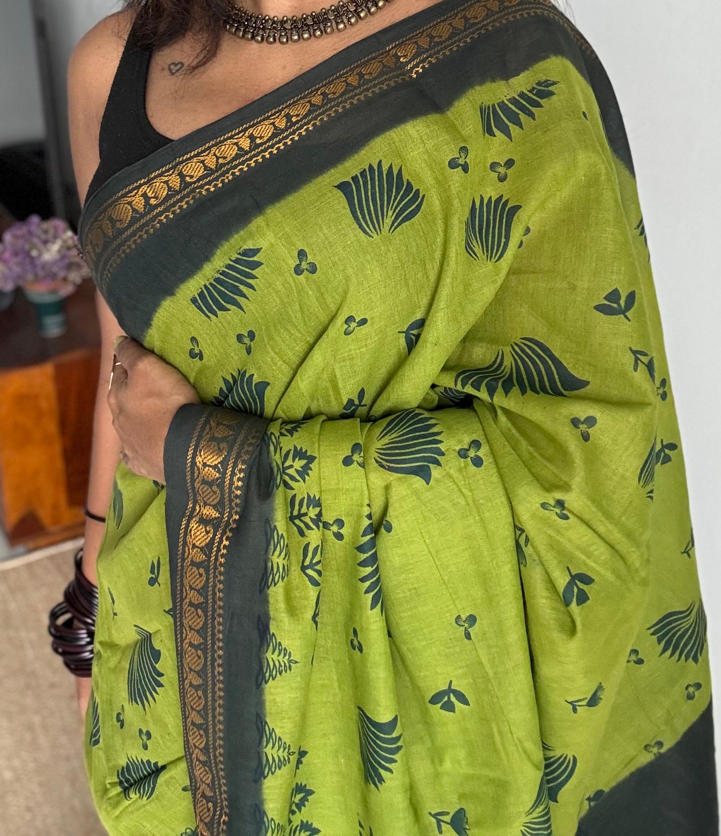 Light green with dark green, motif printed, kattuchayam dyed madurai sungudi cotton saree - YCCOTNMSFE75