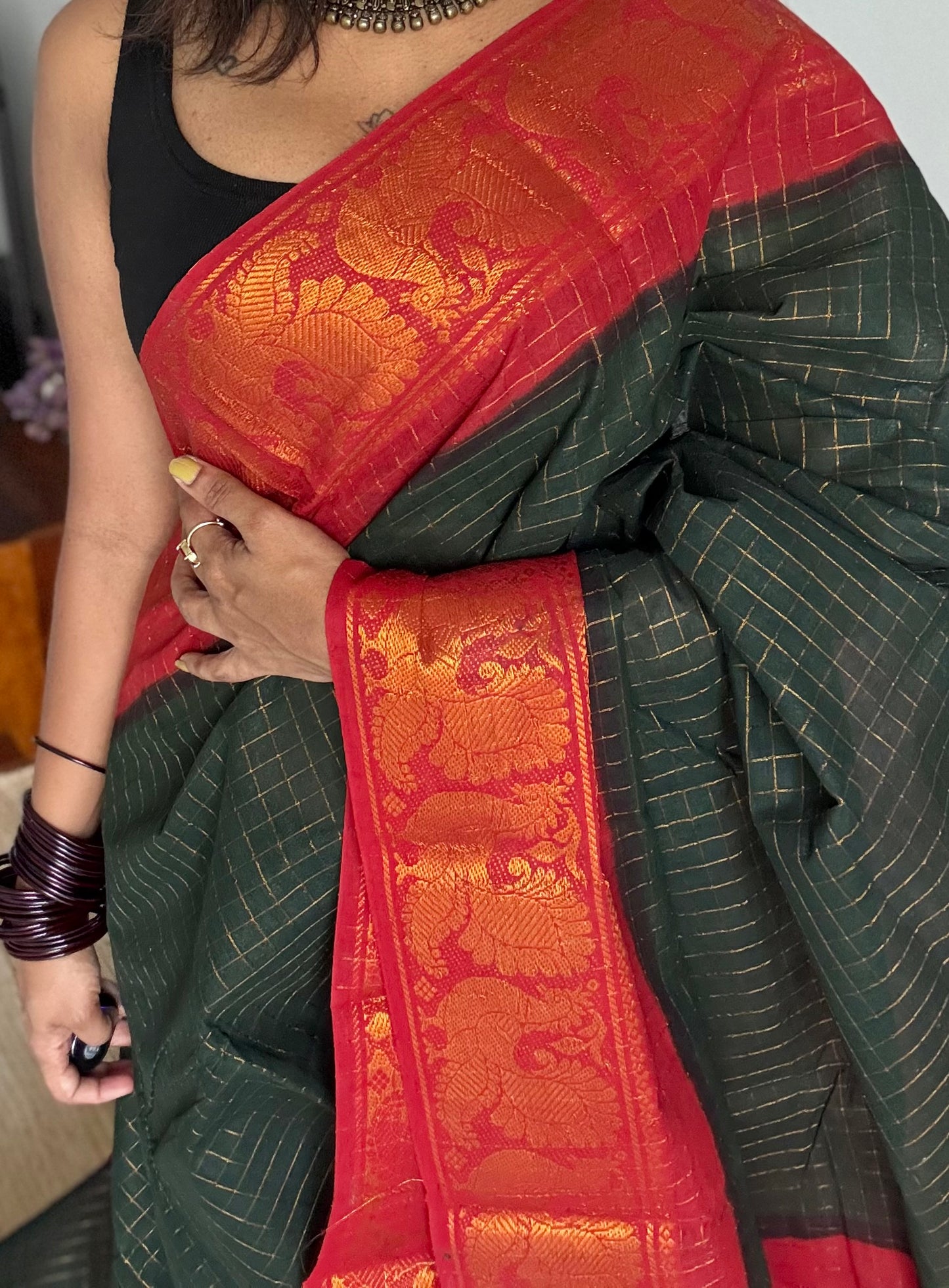 Dark green with red contrast, zari checkered sungudi, kattuchayam dyed madurai cotton - YCCOTNMSFE332