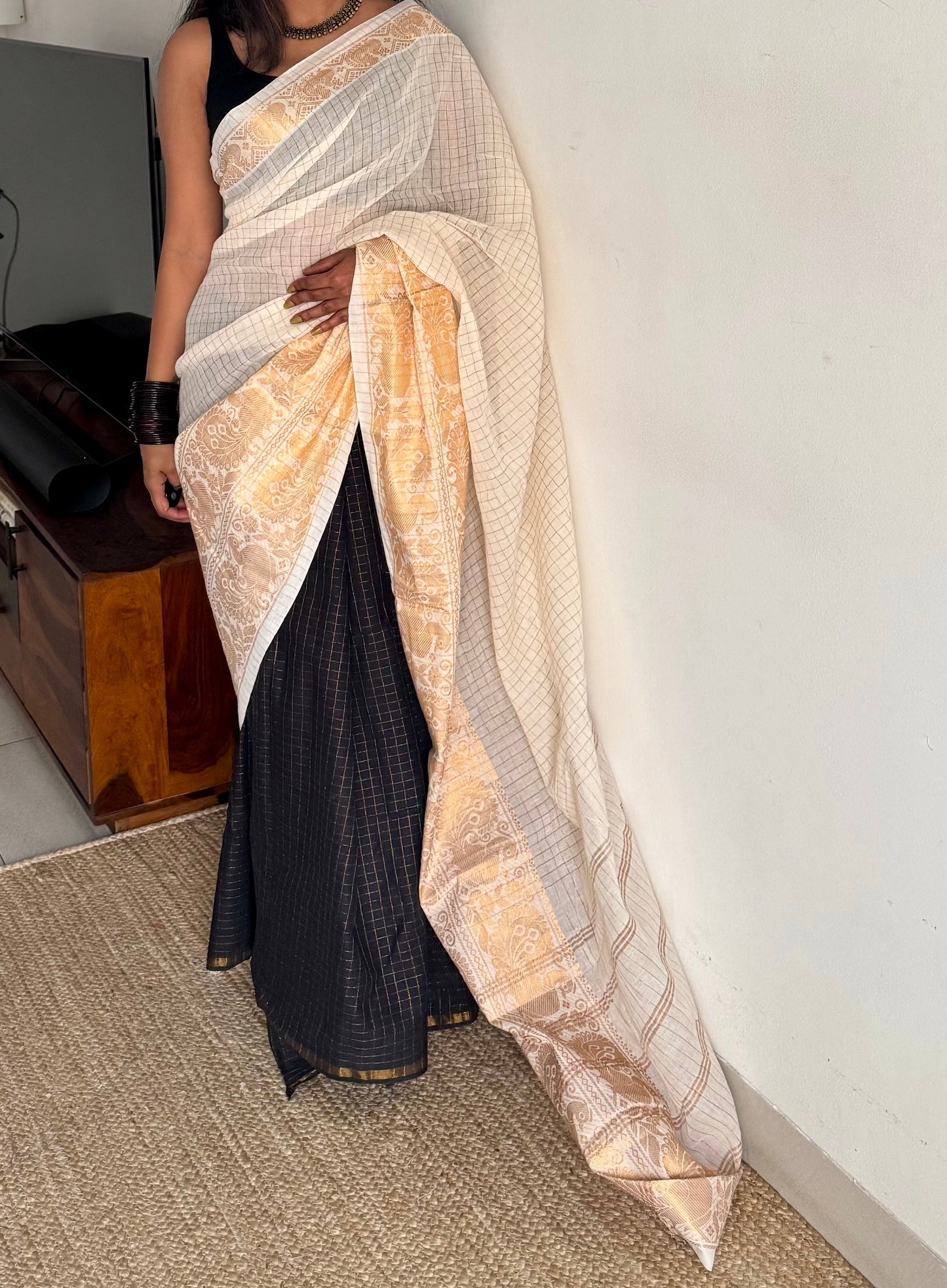 Ivory with black, sungudi cotton half-half saree - YCCOTNMSFE346