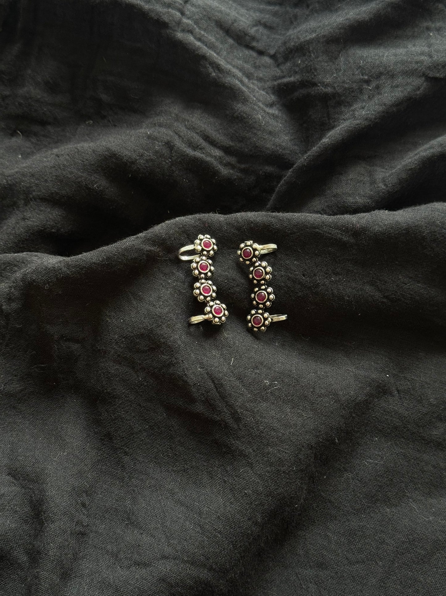 Oxidised silver, ruby stone floral patterned earcuff - YCOSEC710