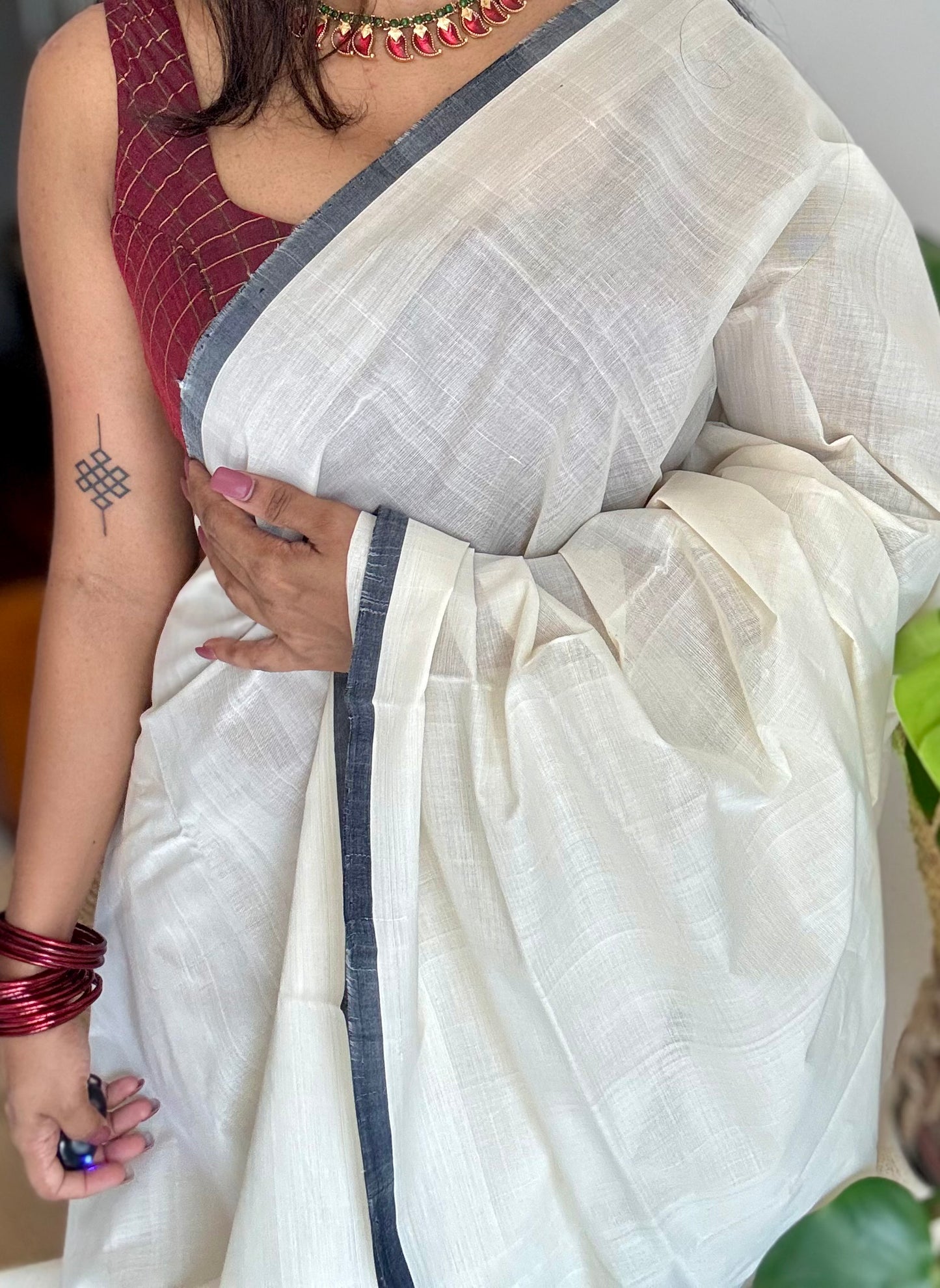 Handloom, woven in Chendamangalam Looms, ivory with black puliyilakkara soft cotton saree - YCIEON148