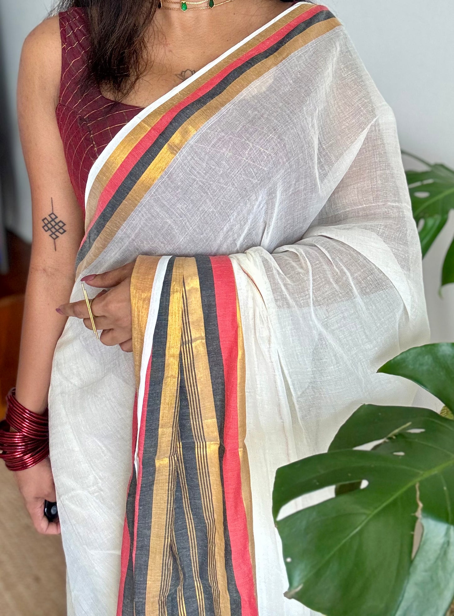Ivory mul saree, red, black and gold striped border - YCIEON36
