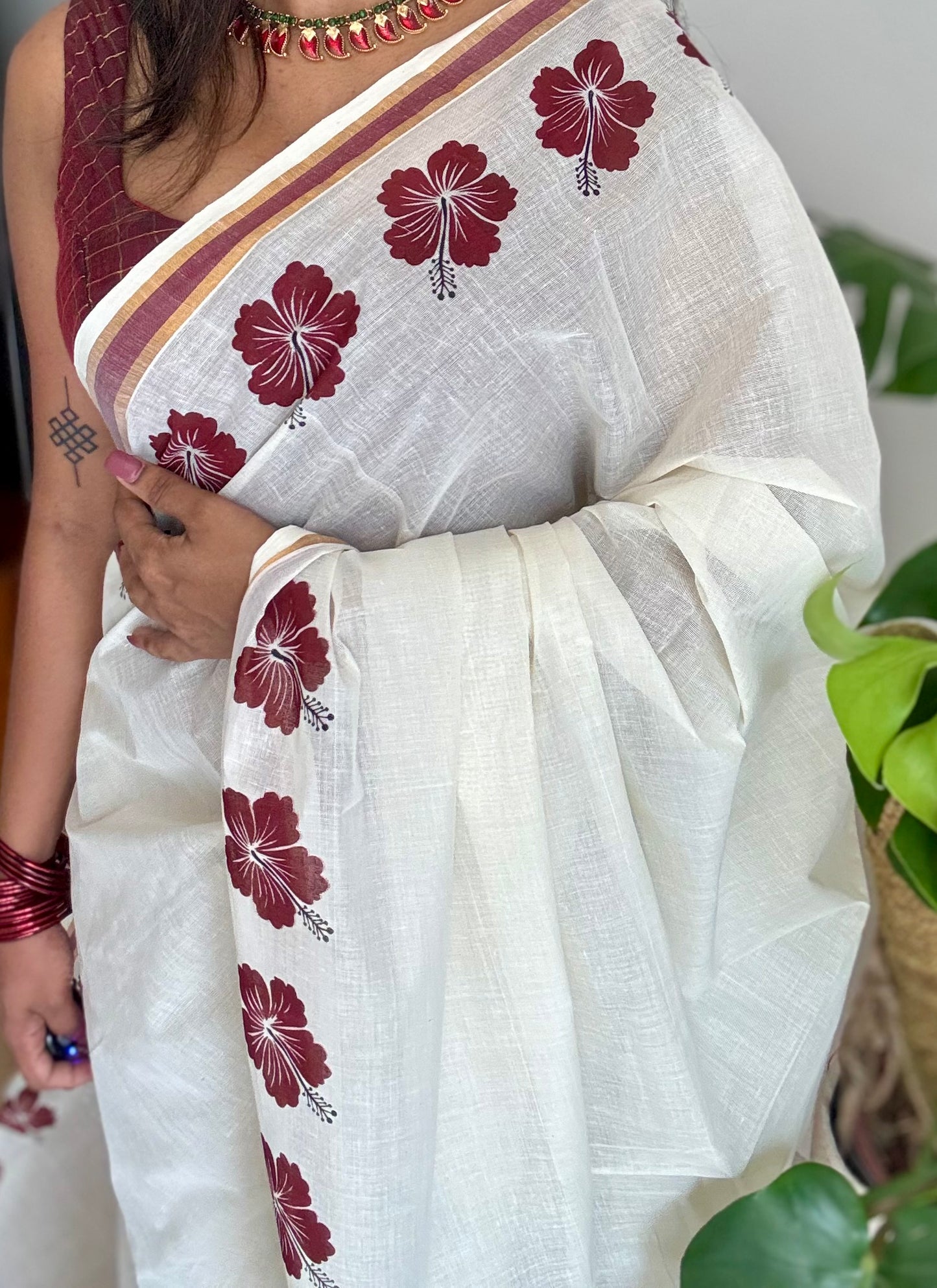 Ivory and gold soft cotton saree, maroon hibiscus (chembarathi) flowers - YCIEON62