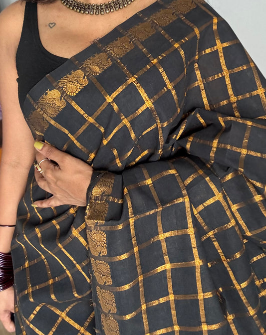 Black pavithra kattam kattuchayam dyed madurai cotton saree - YCCOTNMSFE130