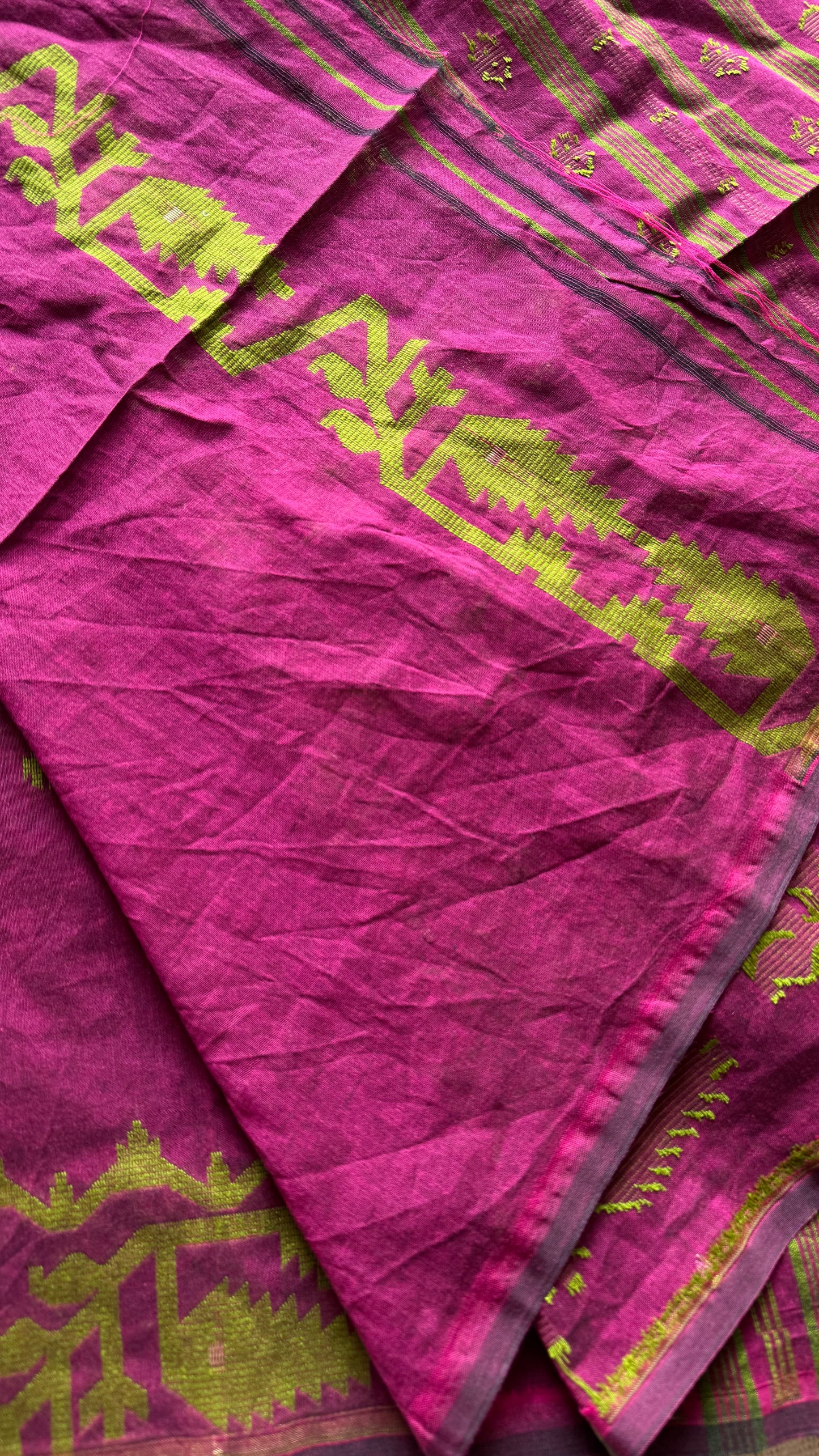 Ruby with green contrast jamdani saree in soft handloom cotton - YCBCJDFE376