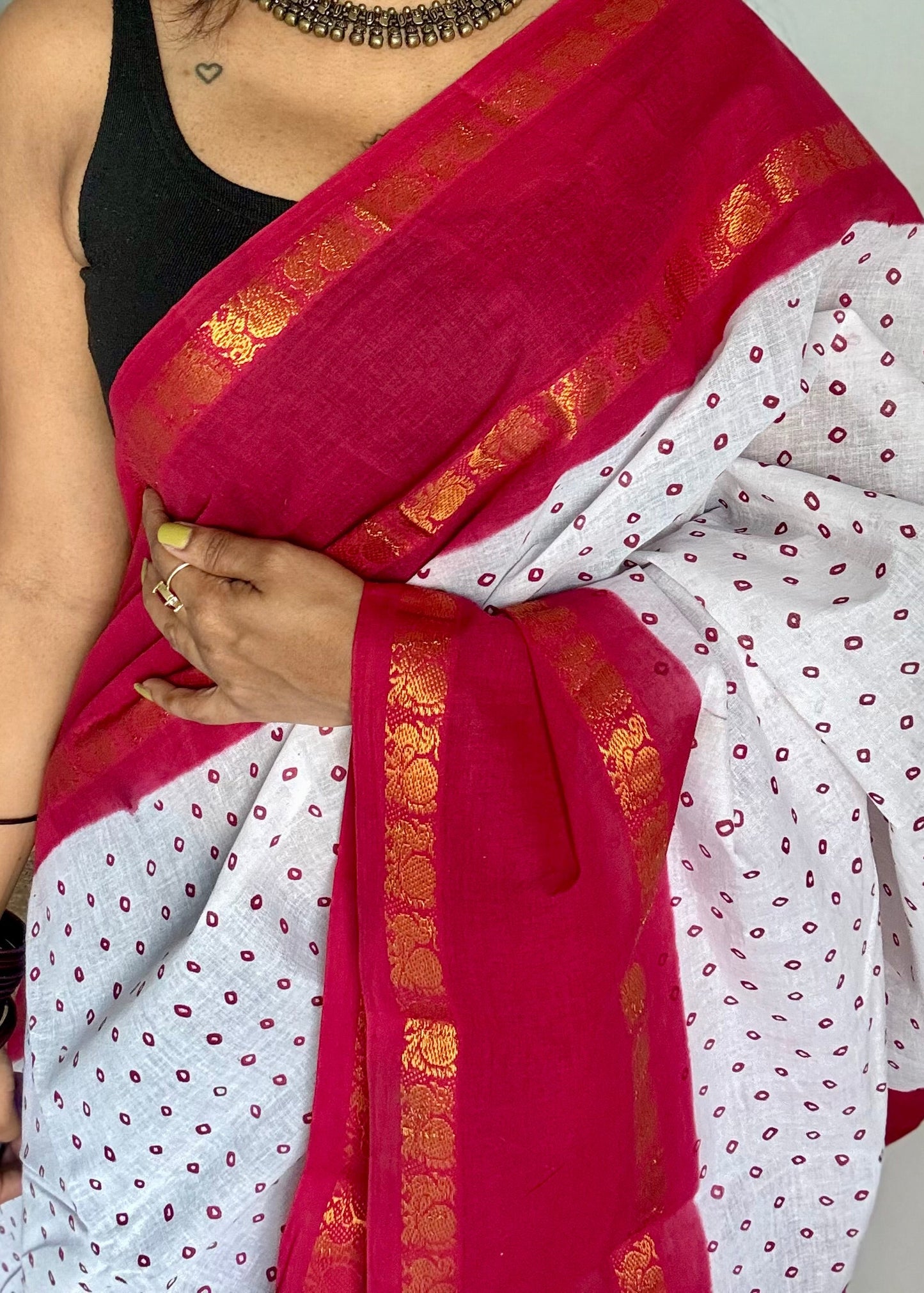 White and red rettaipettu peacock double bordered, kattuchayam dyed madurai cotton saree - YCCOTNMSFE96