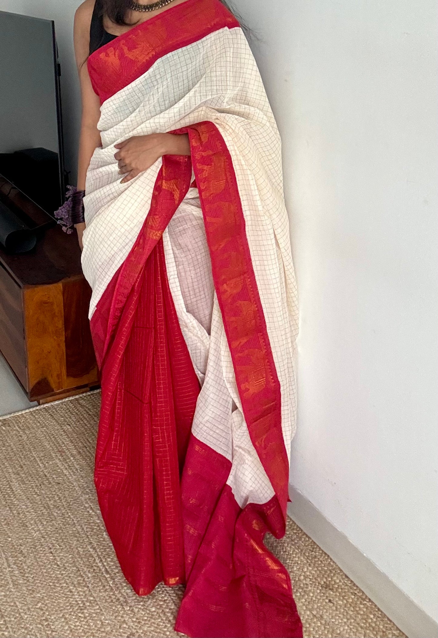 Ivory with red, sungudi cotton half-half saree - YCCOTNMSFE353