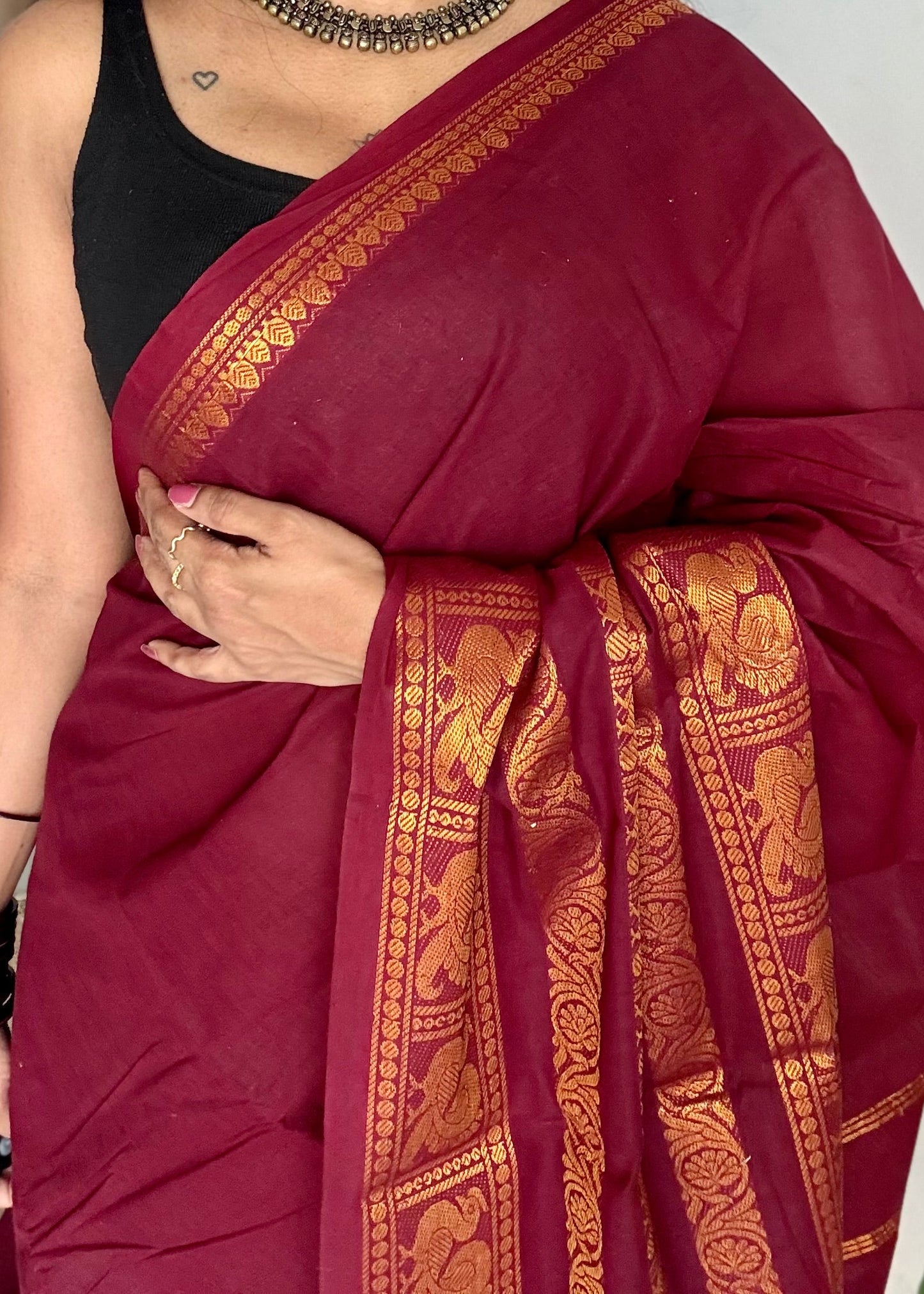 Maroon long border sungudi, kattuchayam dyed madurai cotton - YCCOTNMSAP131