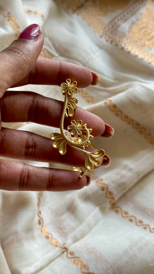 Gold plated, floral patterned earcuff - YCGPEC583