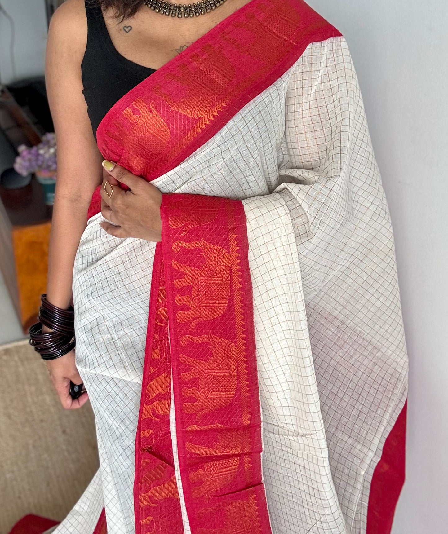 Sungudi cotton checks, ivory base, red border with elephant motifs, soft cotton - YCCOTNMSJA182