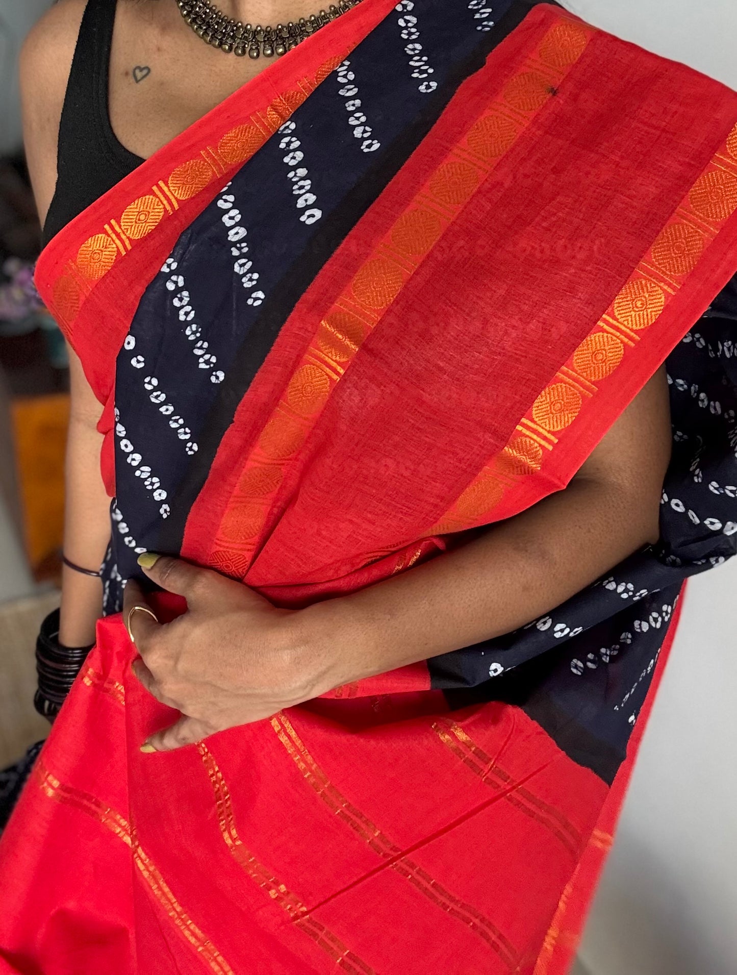 Dark navy blue with chilli red printed sungudi, madurai cotton - YCCOTNSUDE103