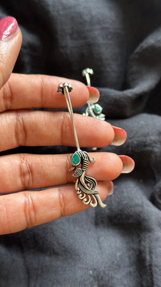 Bugadi clip-on (non pierced), green stone, peacock pattern, oxidised silver - YCOSEBU514