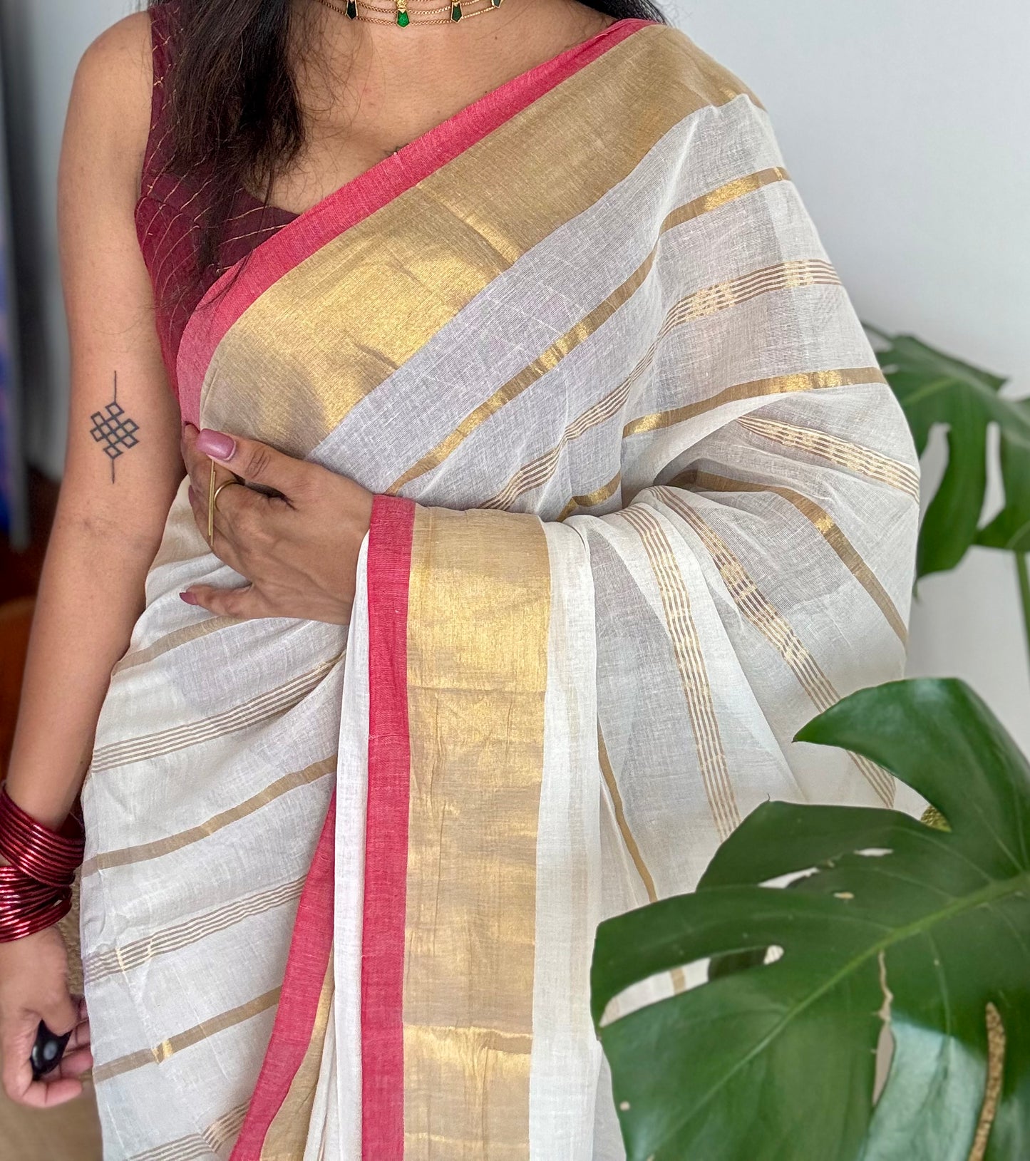 Ivory mul saree, gold stripes with red border - YCIEON04