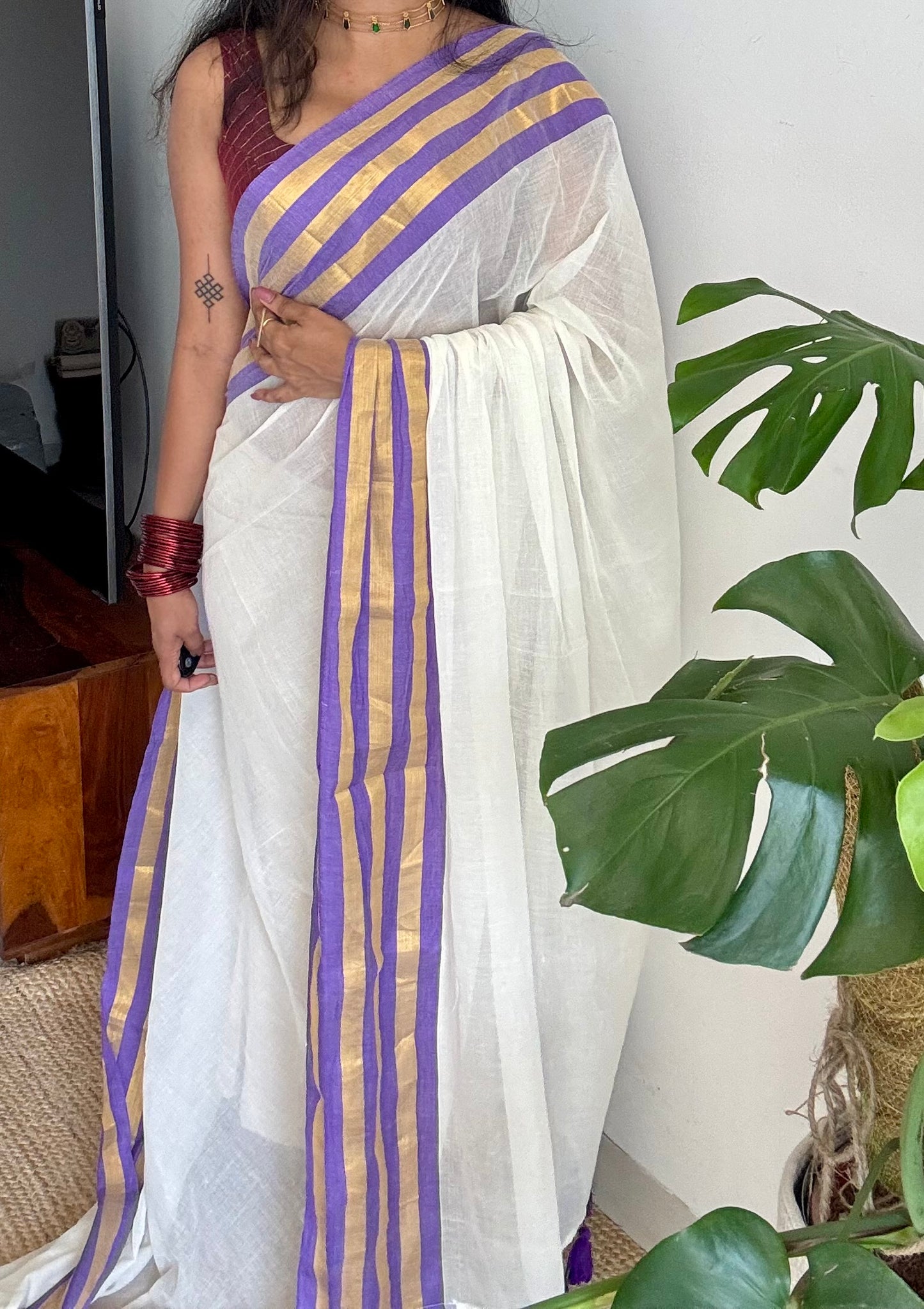 Ivory mul saree, purple striped border - YCIEON40