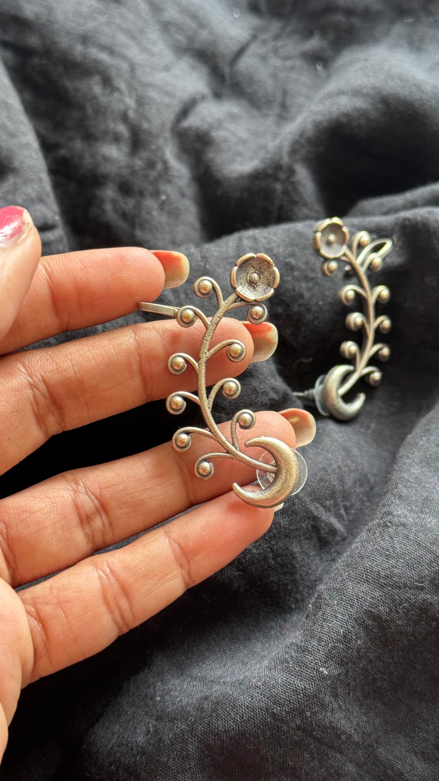 Oxidised silver, floral patterned earcuff, moon shaped - YCOSEC581