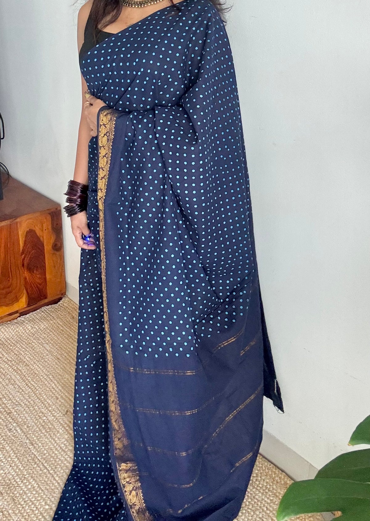 Dark blue sungudi dotted, single-side border, kattuchayam dyed madurai cotton saree - YCCOTNMSSE08