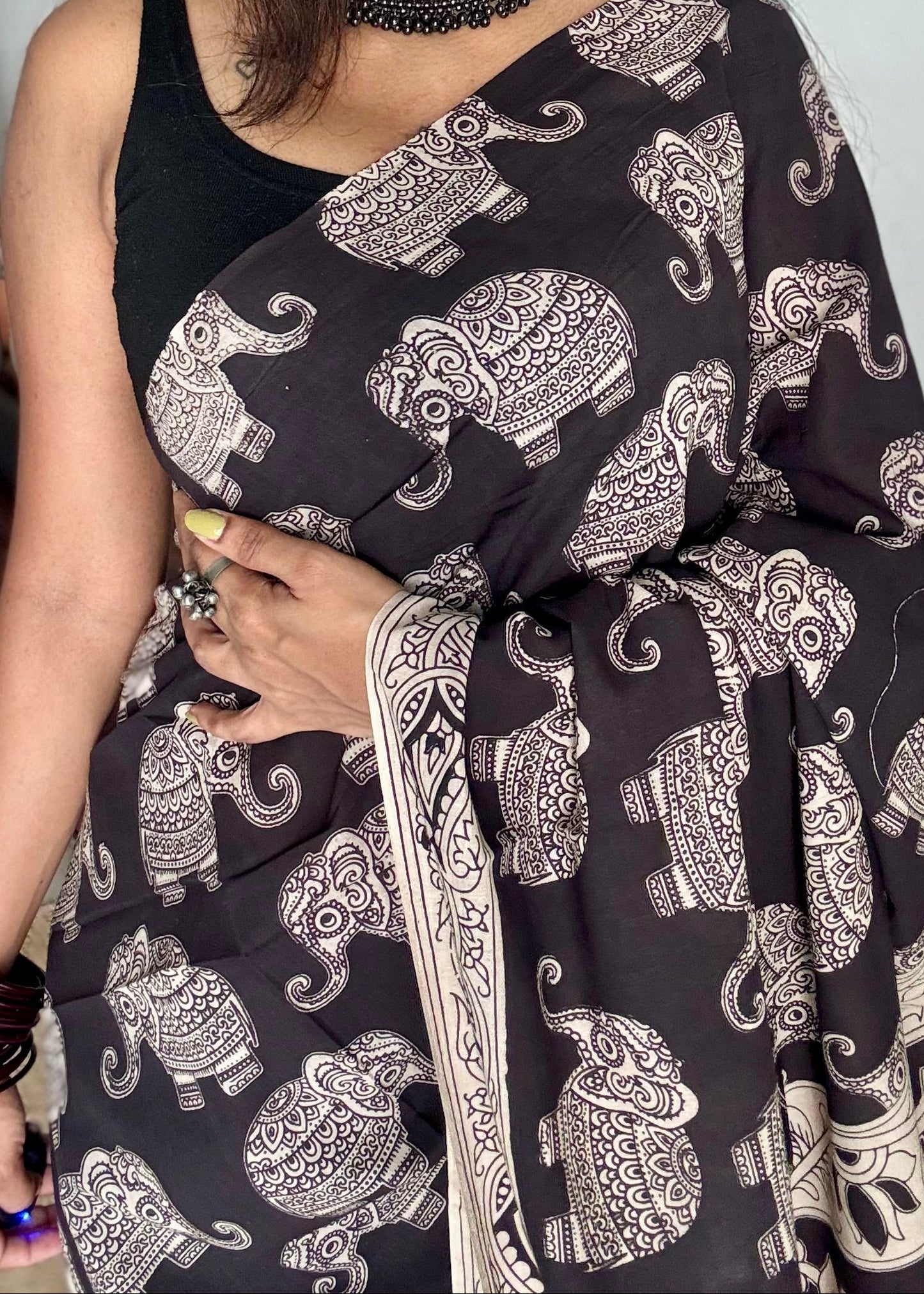 Black kalamkari saree, elephant motifs, soft cotton - YCWOTDMA349