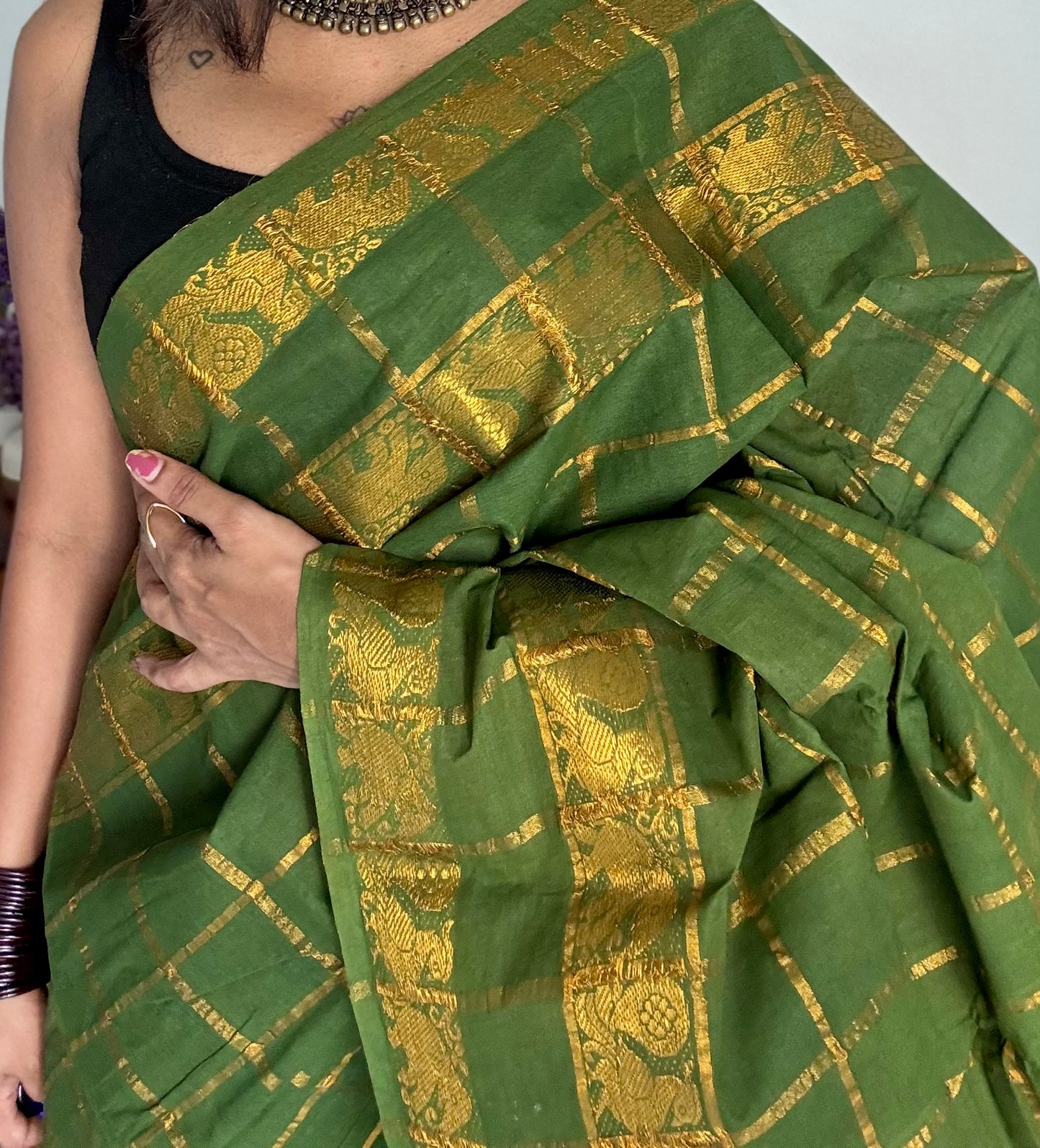 Green kattam with motif double border, kattuchayam dyed madurai cotton saree - YCCOTNMSAP176